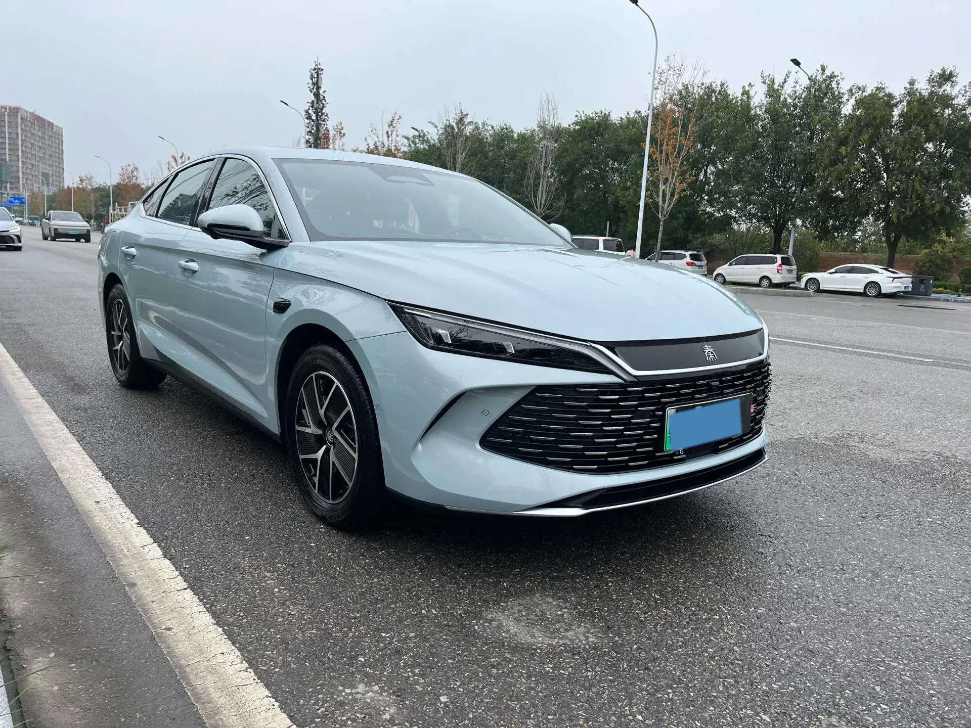 2025 BYD QINL thumbnail 3