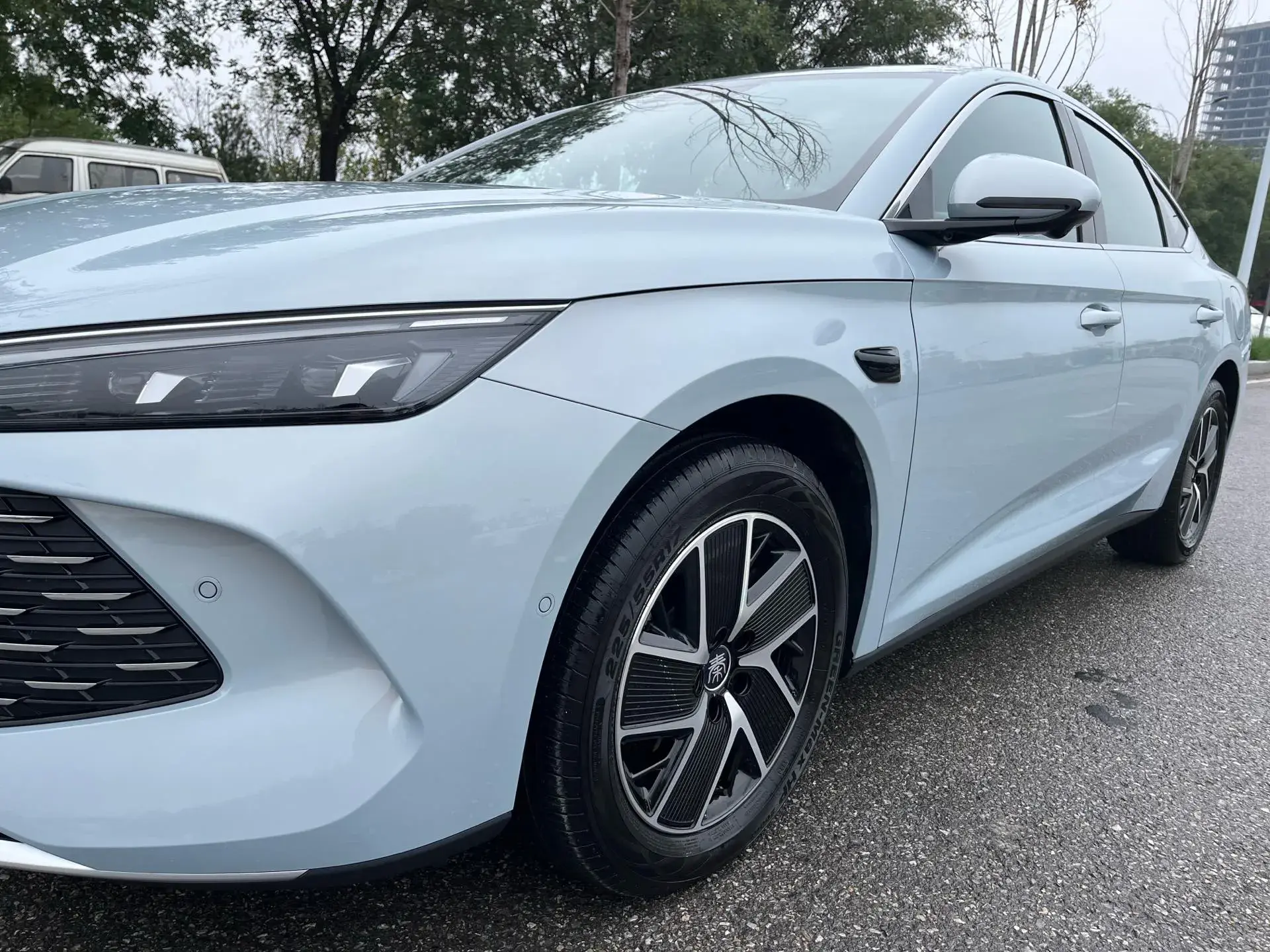 2025 BYD QINL thumbnail 4