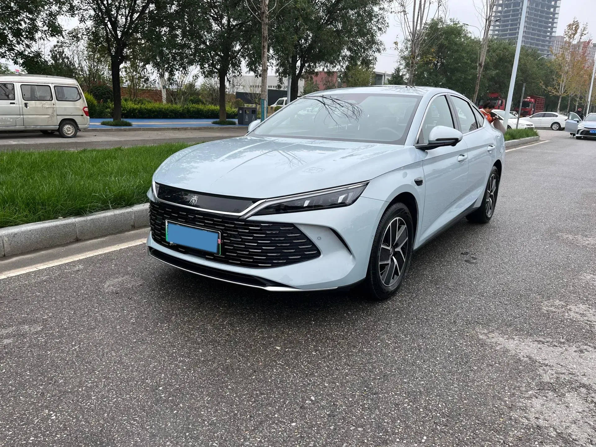 2025 BYD QINL view 1