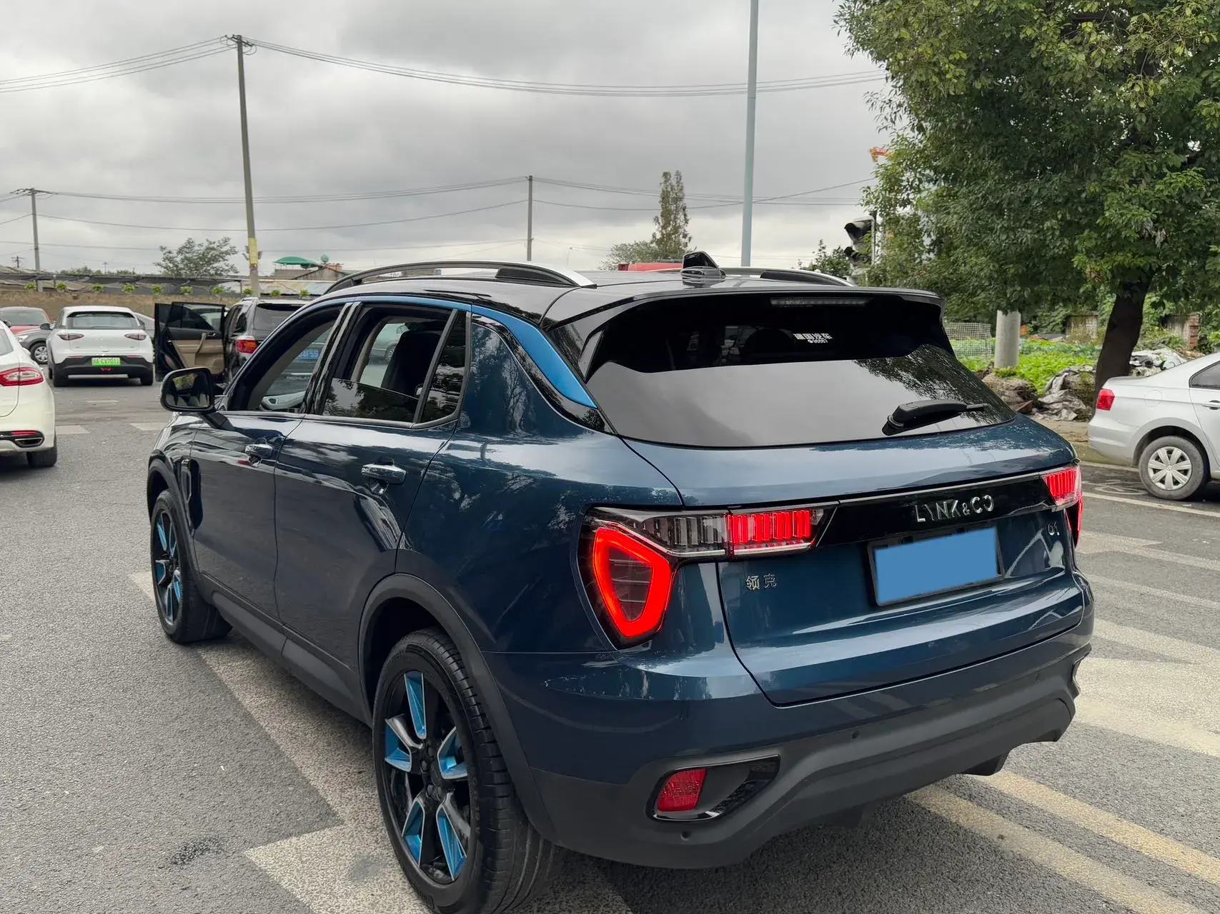 2017 LYNK&CO 01 thumbnail 4