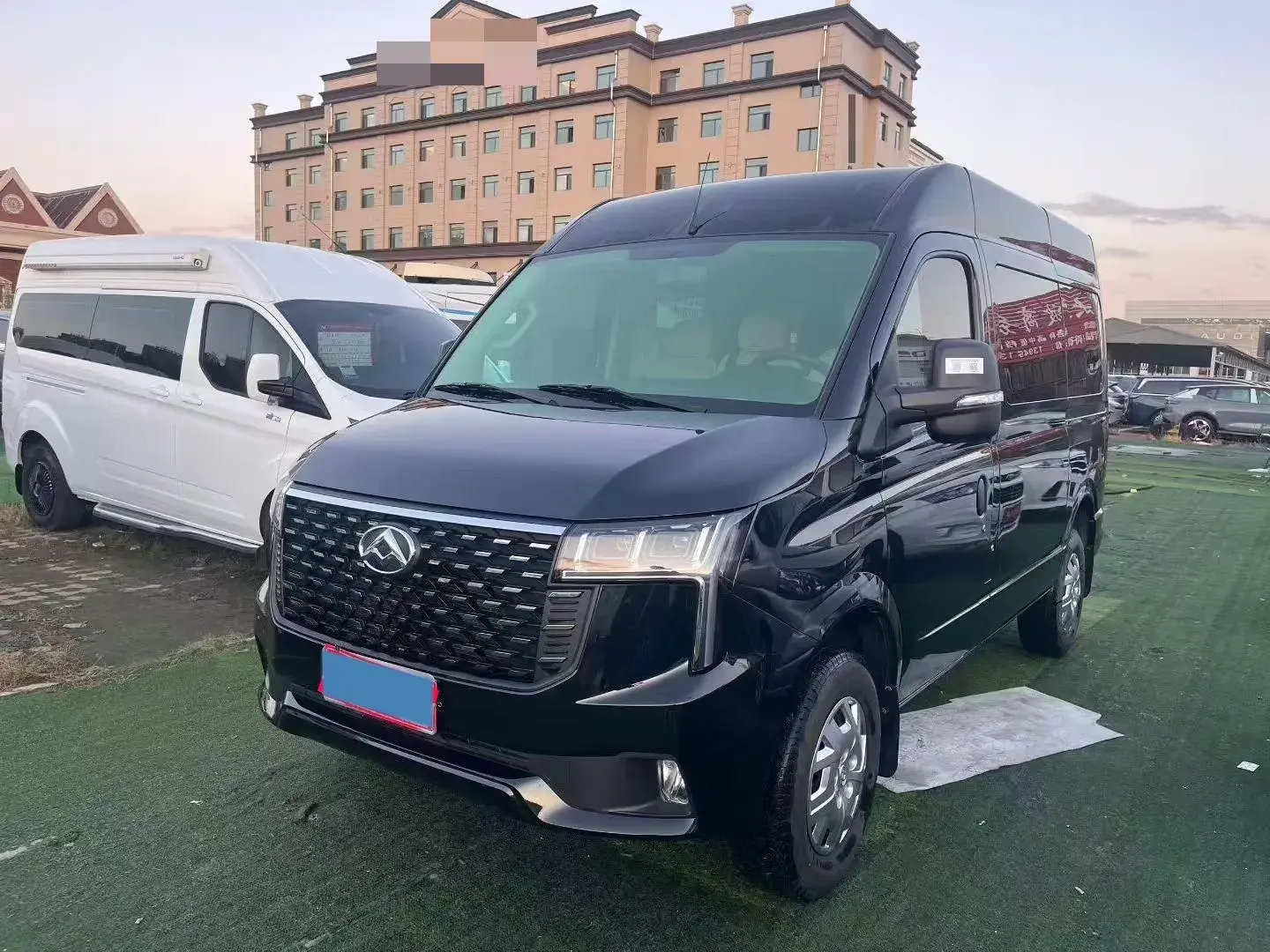 2024 MAXUS XINTU view 1