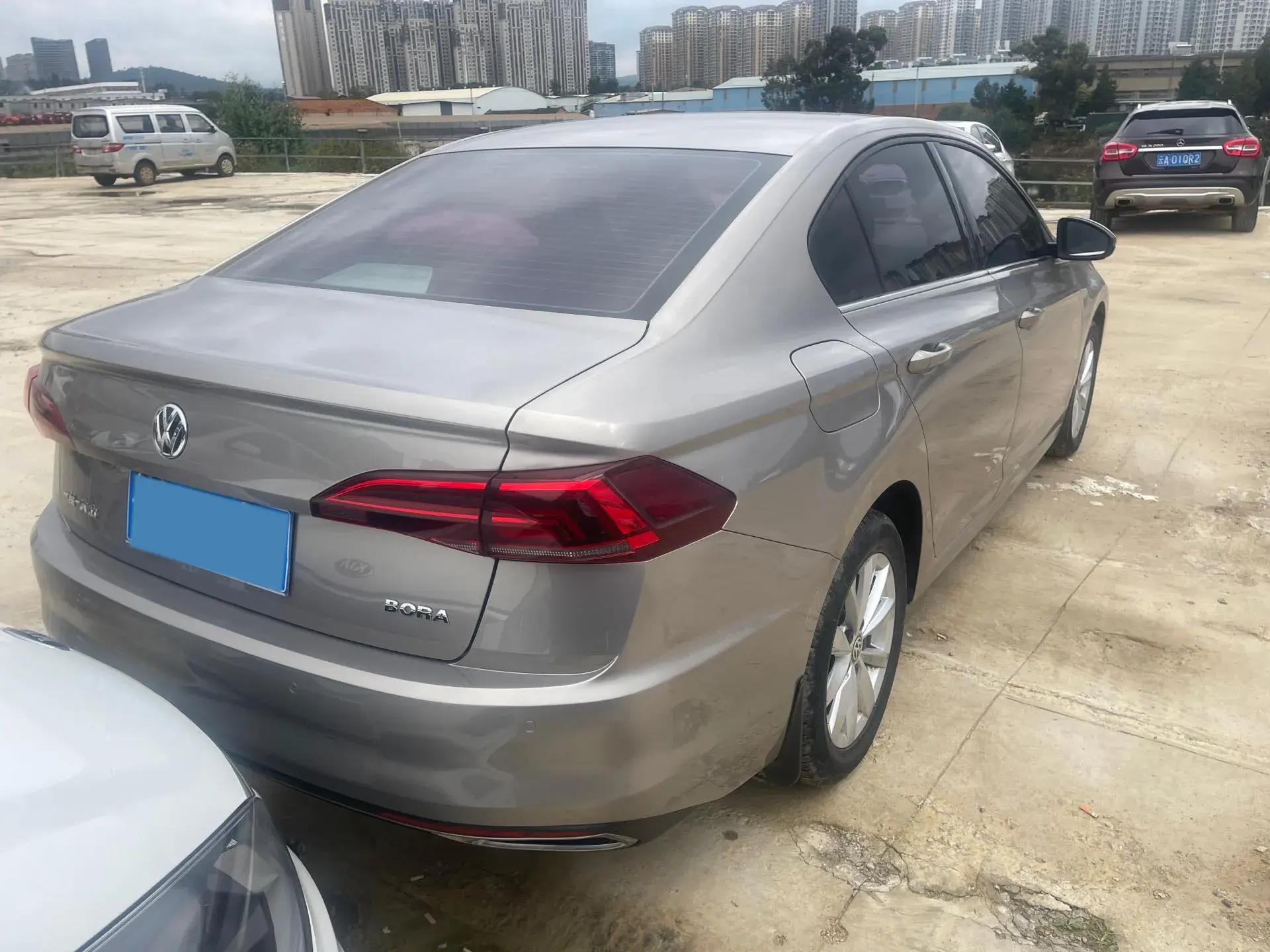 2019 VOLKSWAGEN BORA thumbnail 4