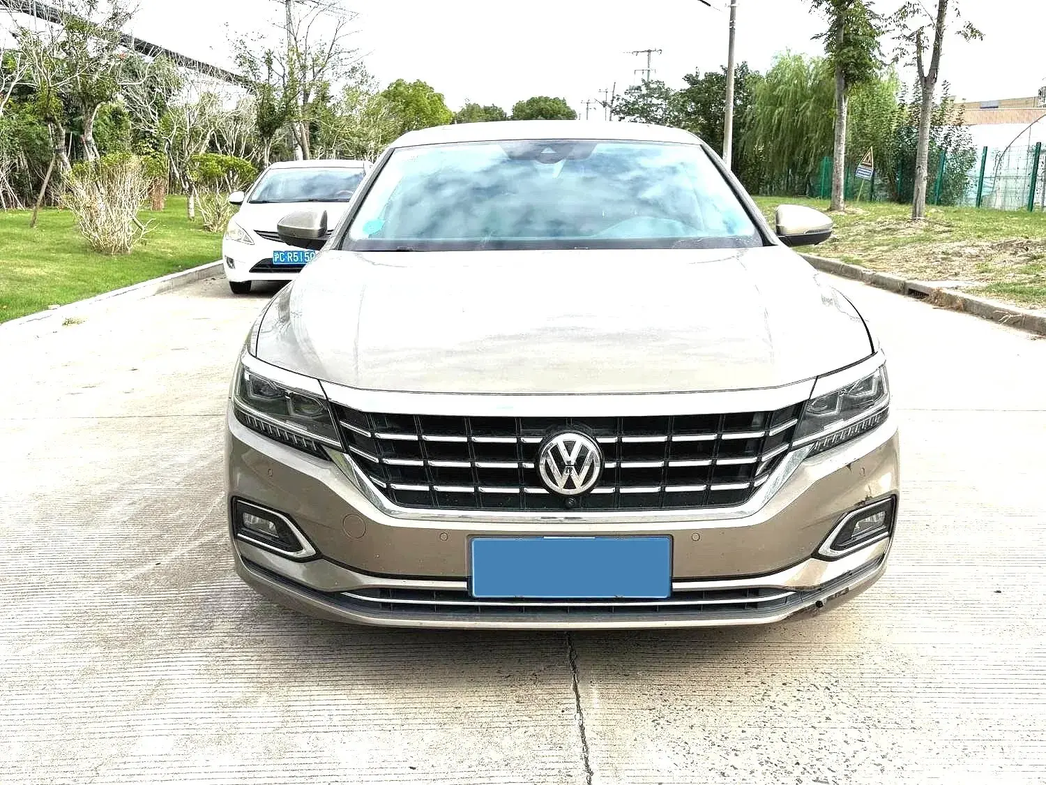 2019 VOLKSWAGEN PASSAT thumbnail 2