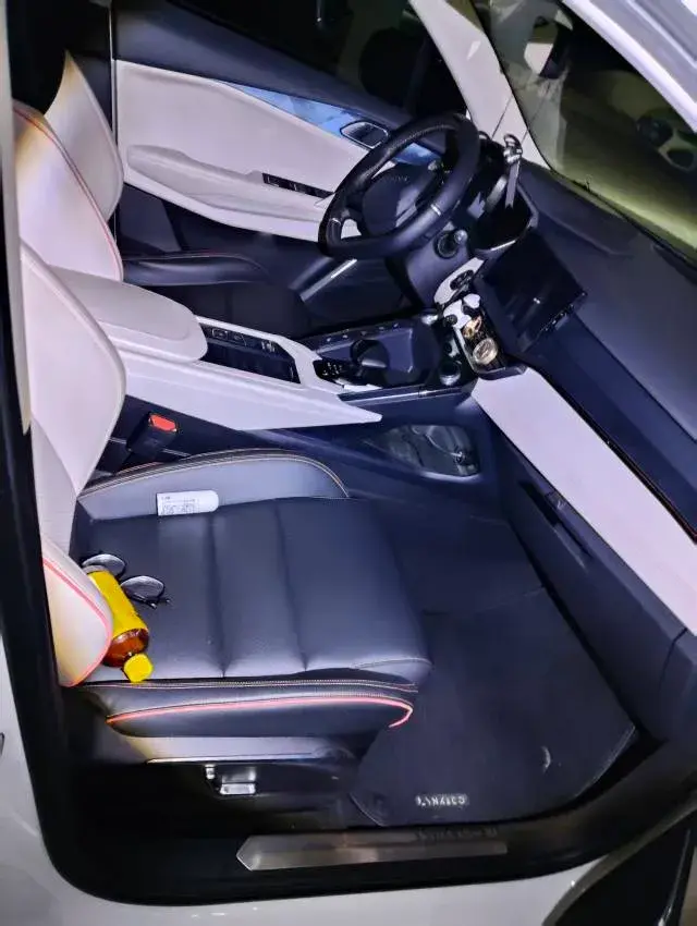 2020 LYNK&CO 06 thumbnail 4