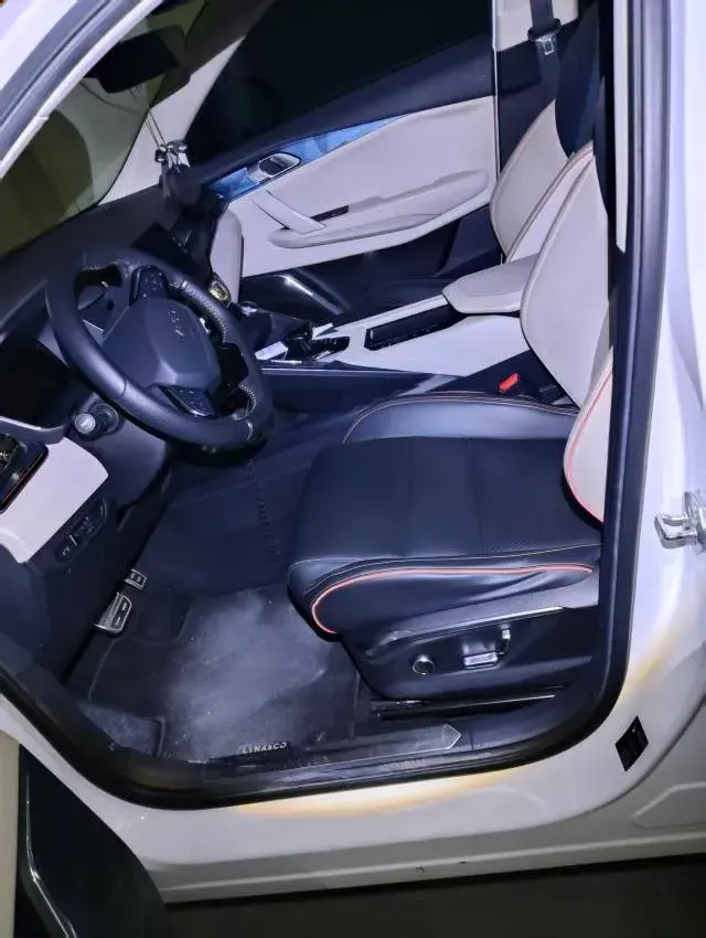 2020 LYNK&CO 06 thumbnail 3