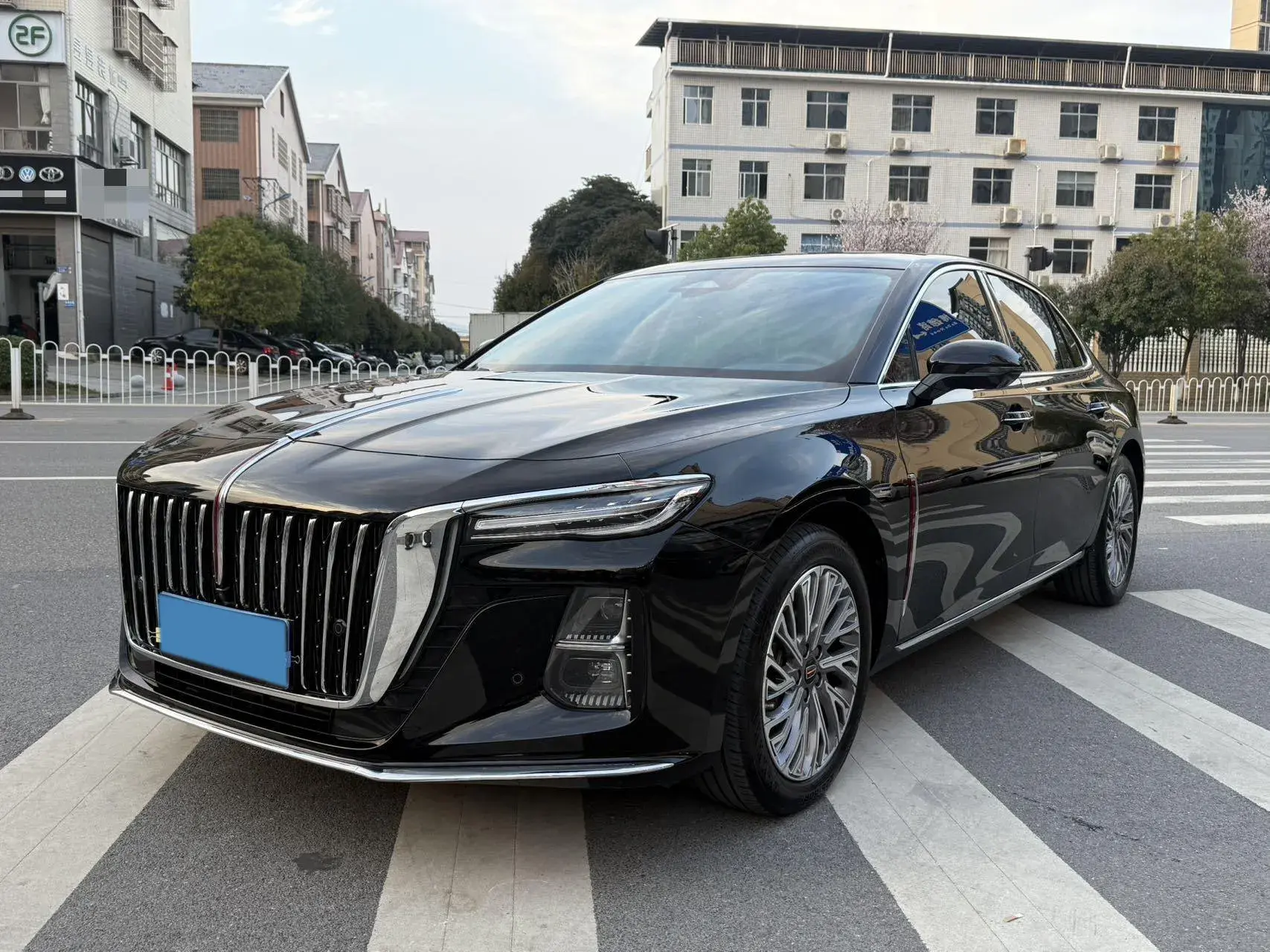 2023 HONGQI H5 view 1