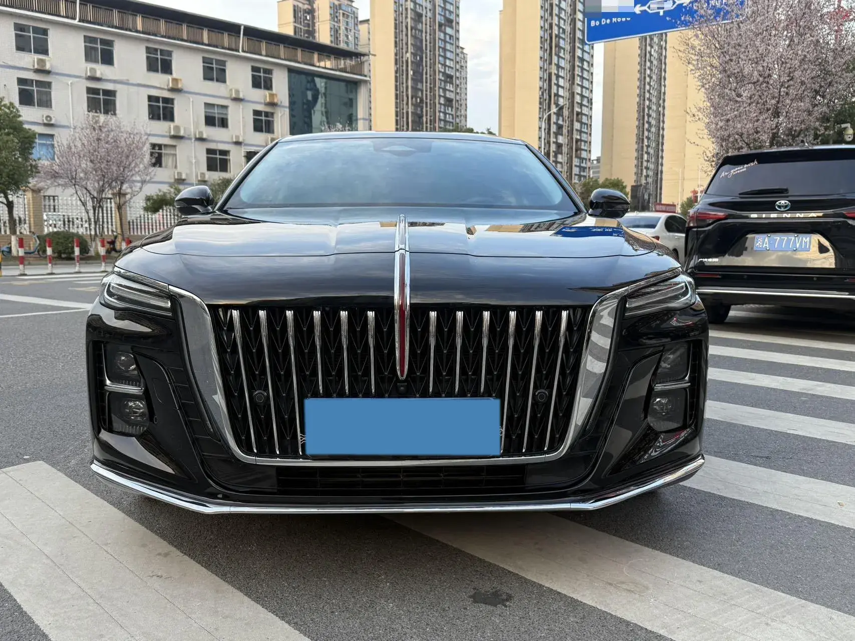 2023 HONGQI H5 thumbnail 2