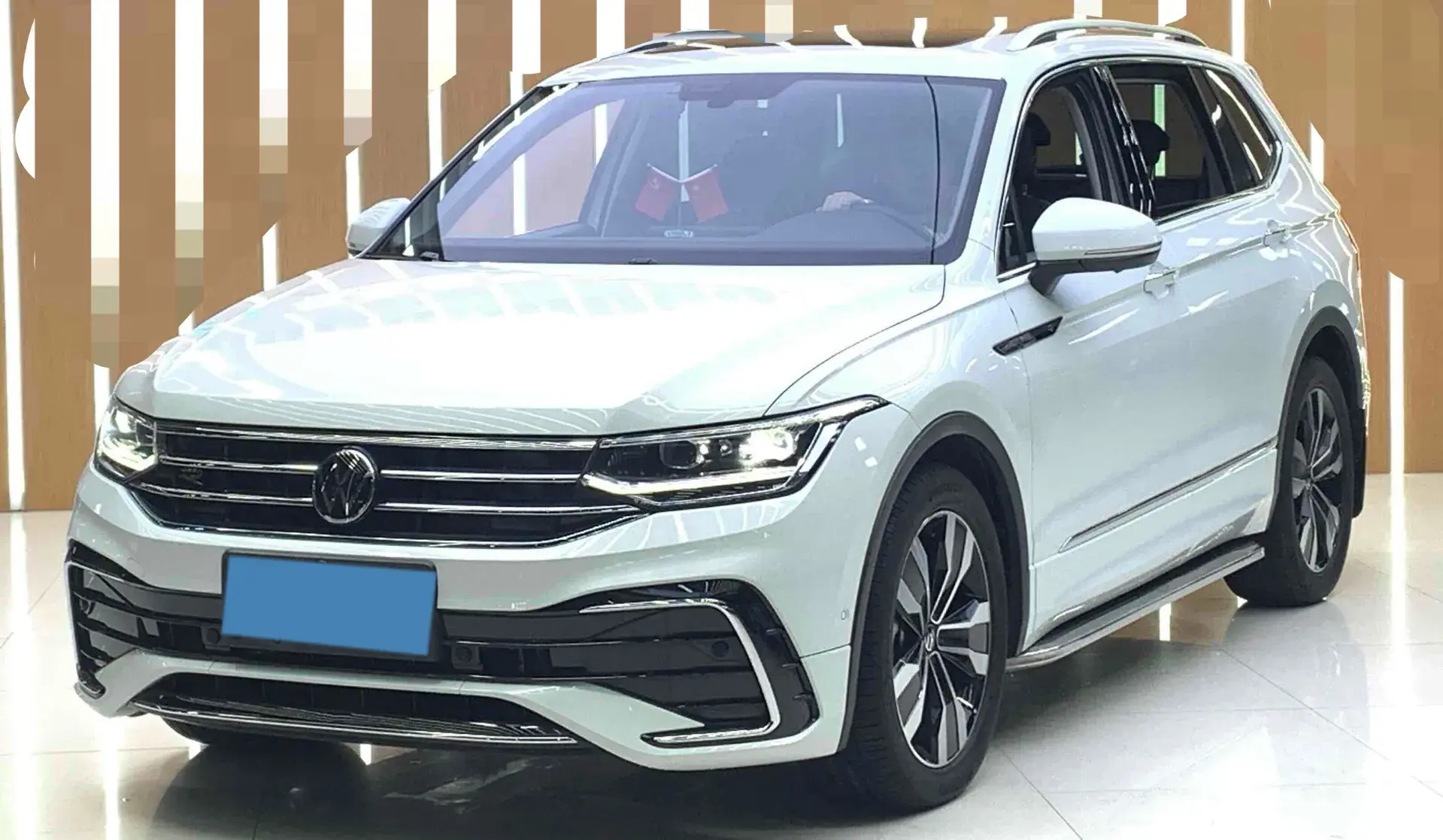 2023 VOLKSWAGEN TIGUAN view 1