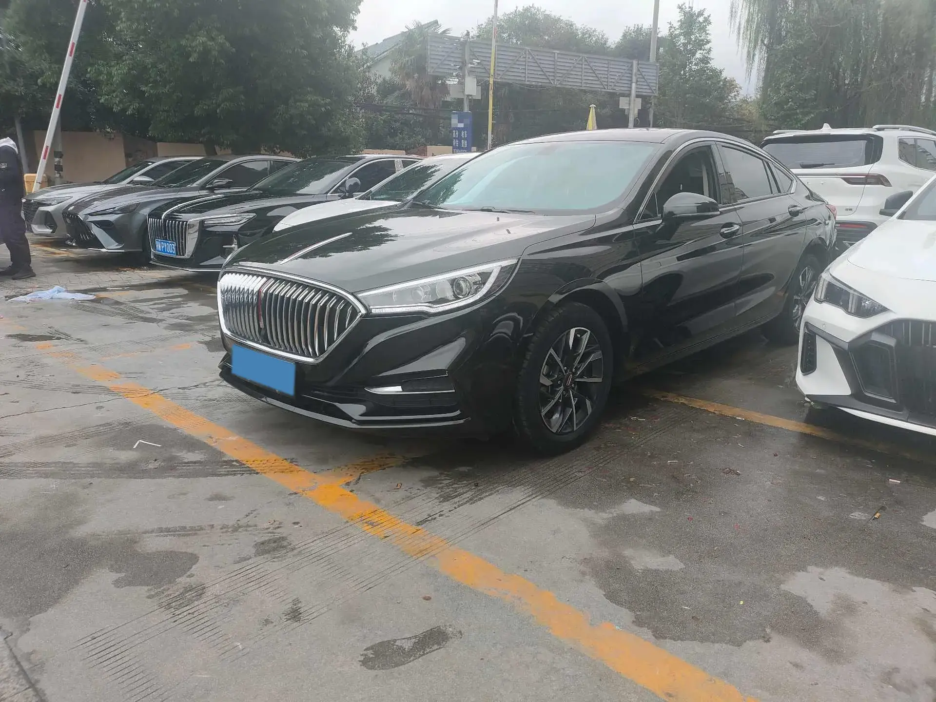 2020 HONGQI H5 view 1