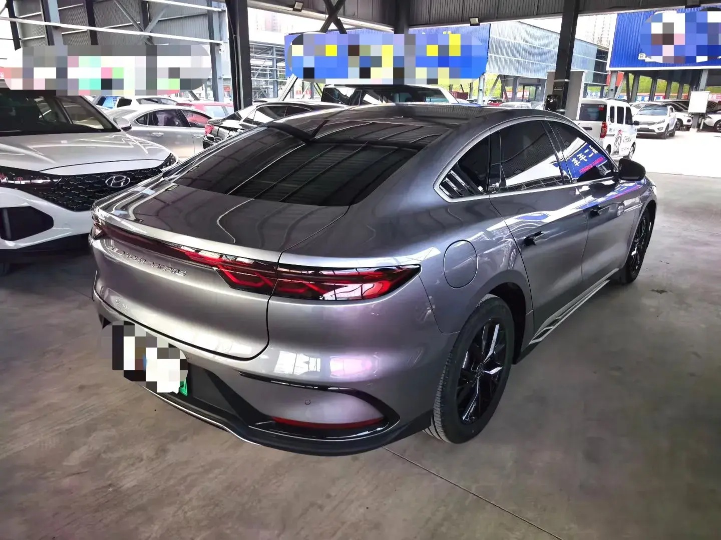 2024 BYD HAN thumbnail 3