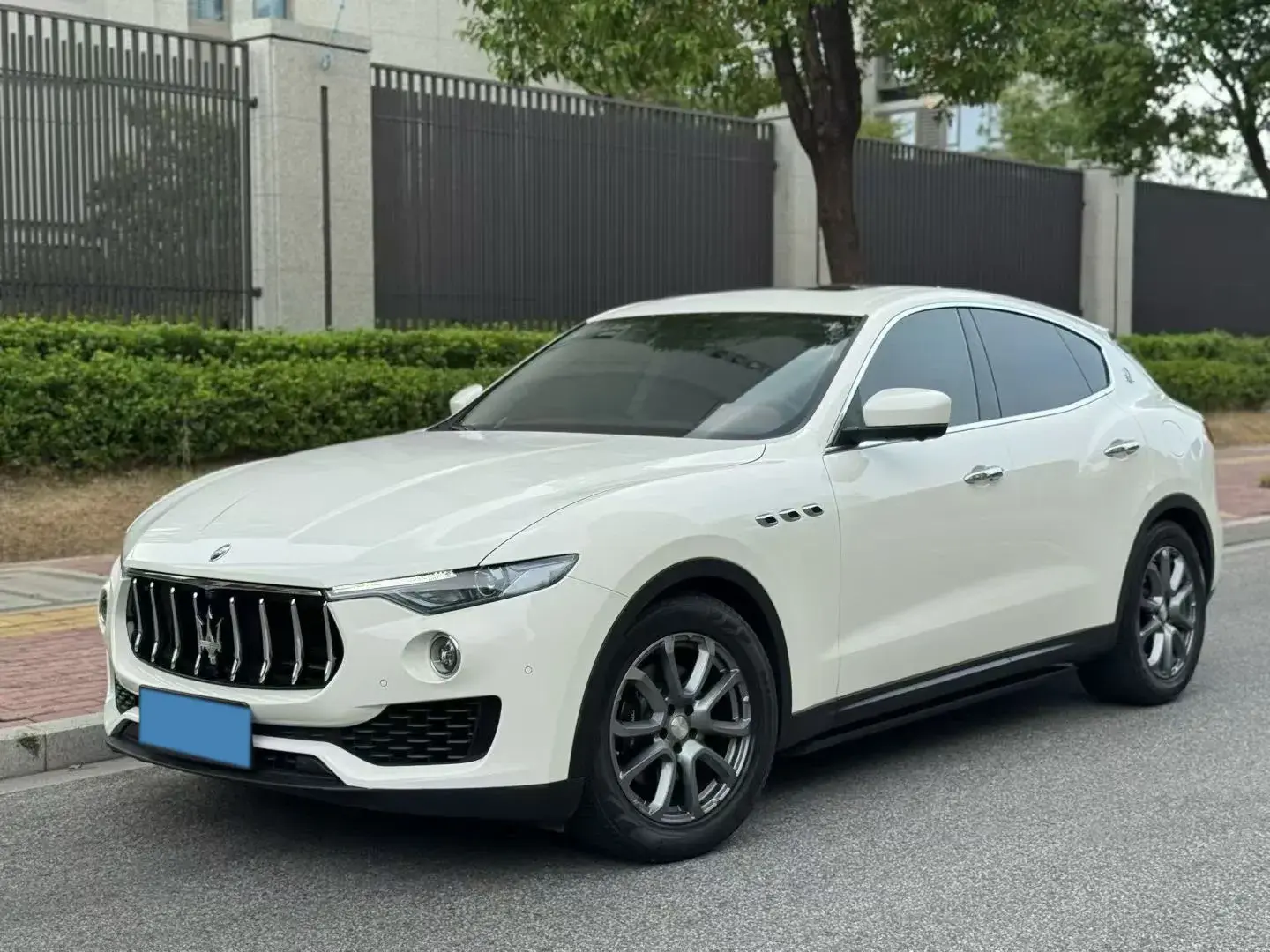 2019 MASERATI LEVANTE view 1