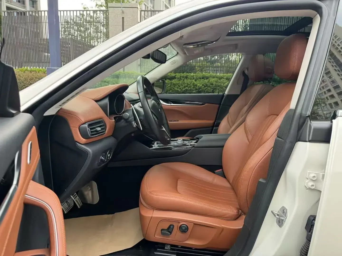 2019 MASERATI LEVANTE thumbnail 4