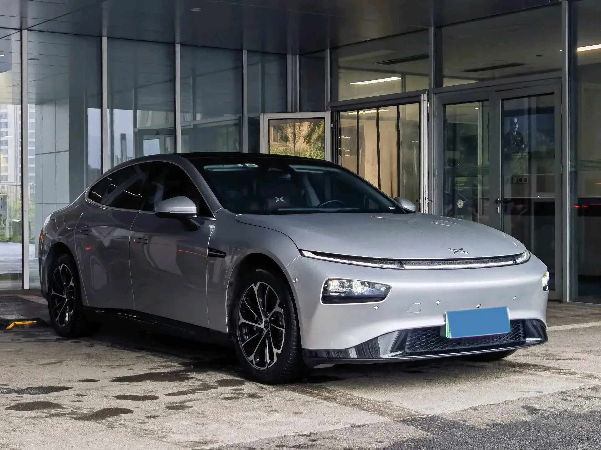 2021 XPENG P7 thumbnail 3