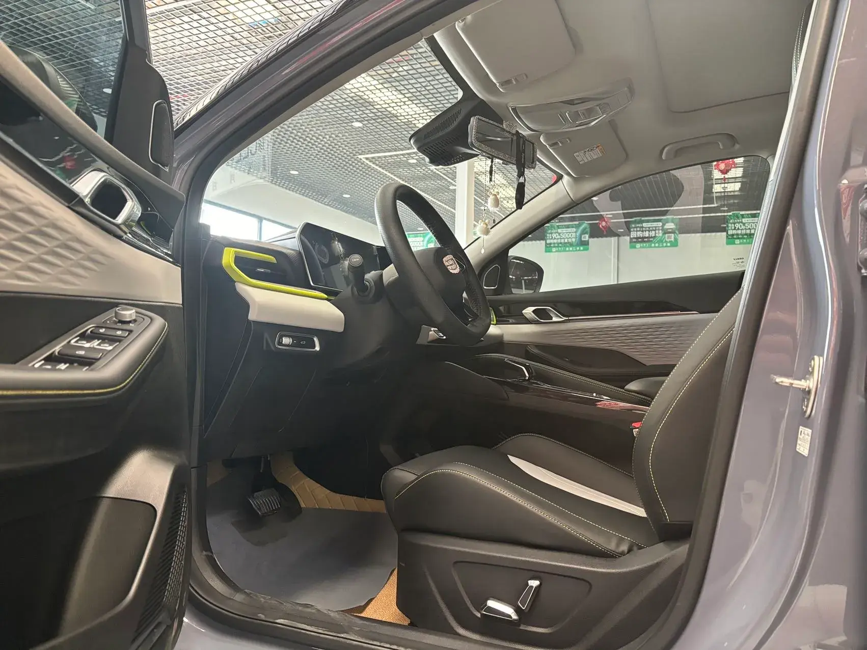 2021 GEELY COOLRAY thumbnail 3