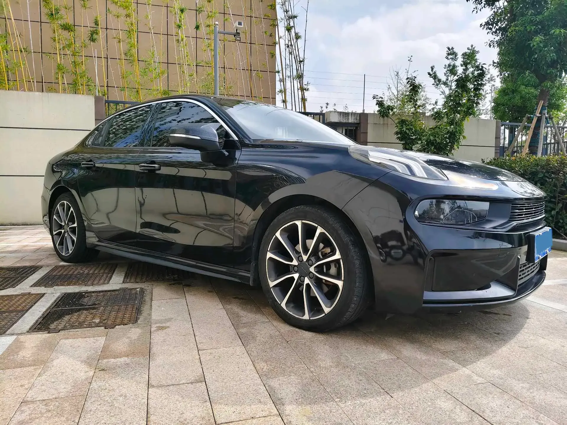 2019 LYNK&CO 03 thumbnail 3