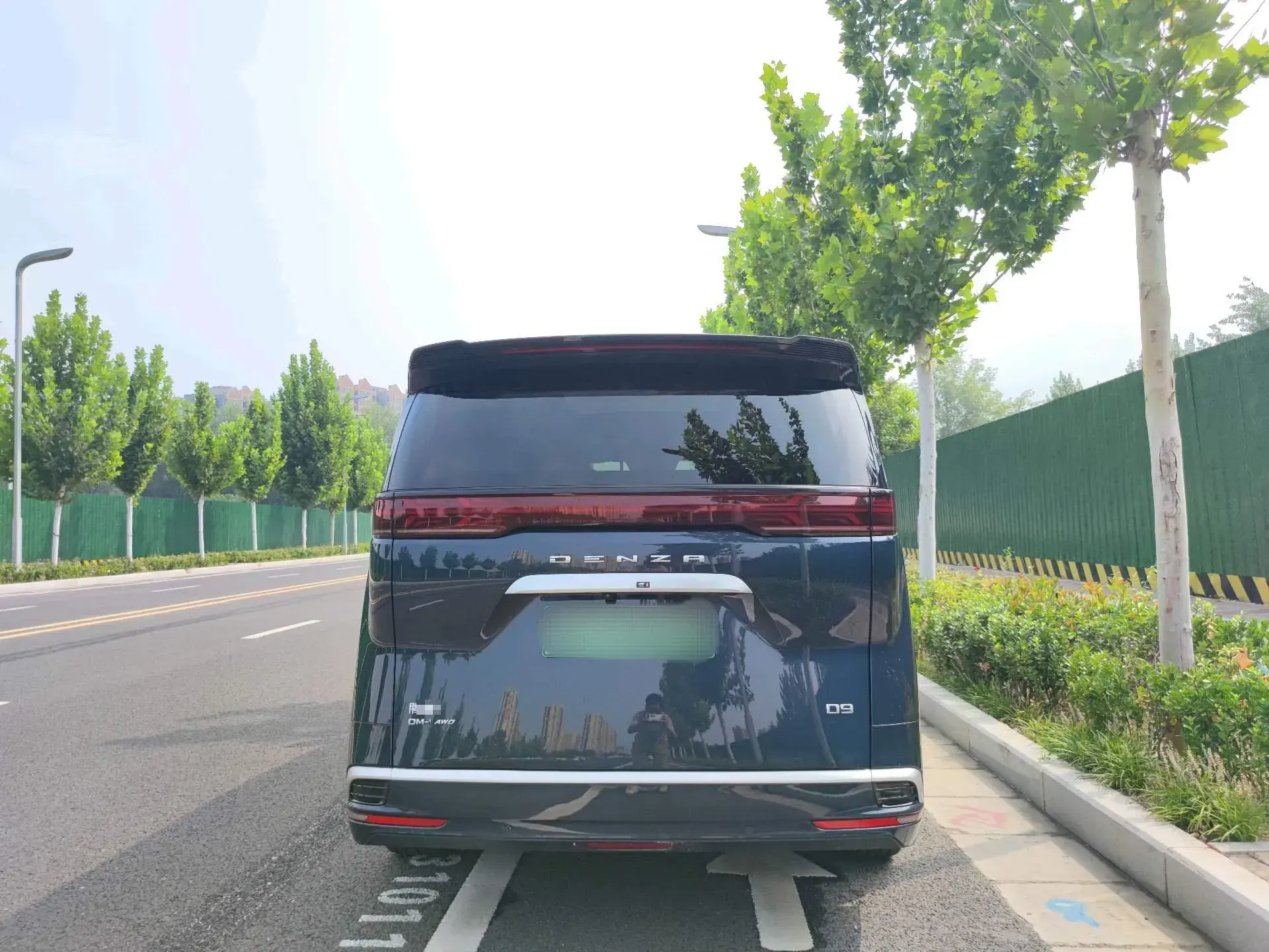 2022 DENZA D9 thumbnail 3