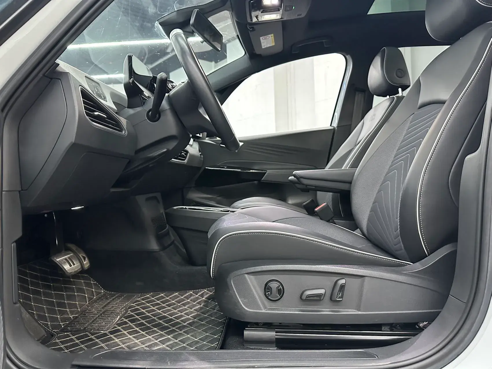 2023 VOLKSWAGEN ID.3 thumbnail 4