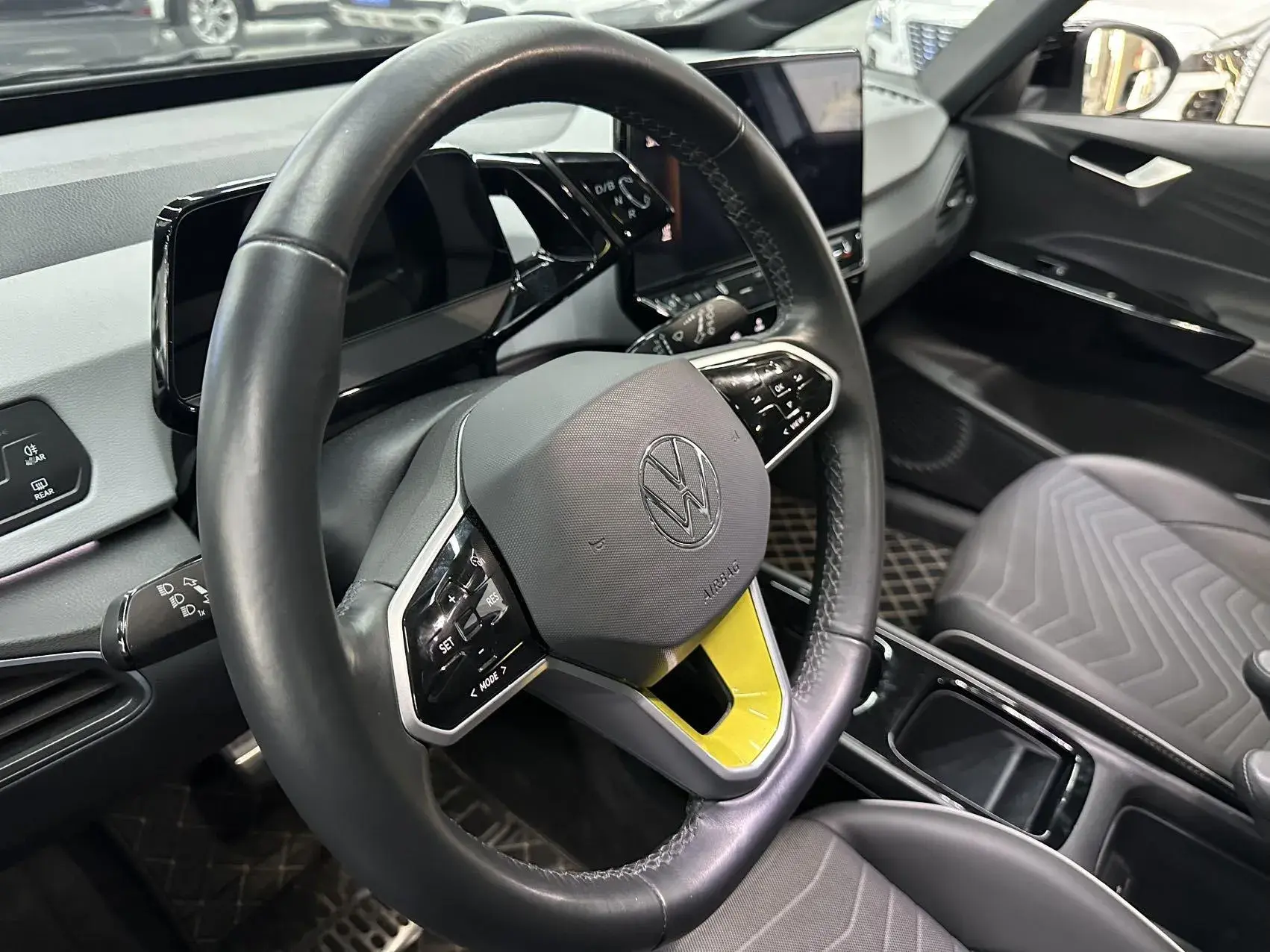 2023 VOLKSWAGEN ID.3 thumbnail 3