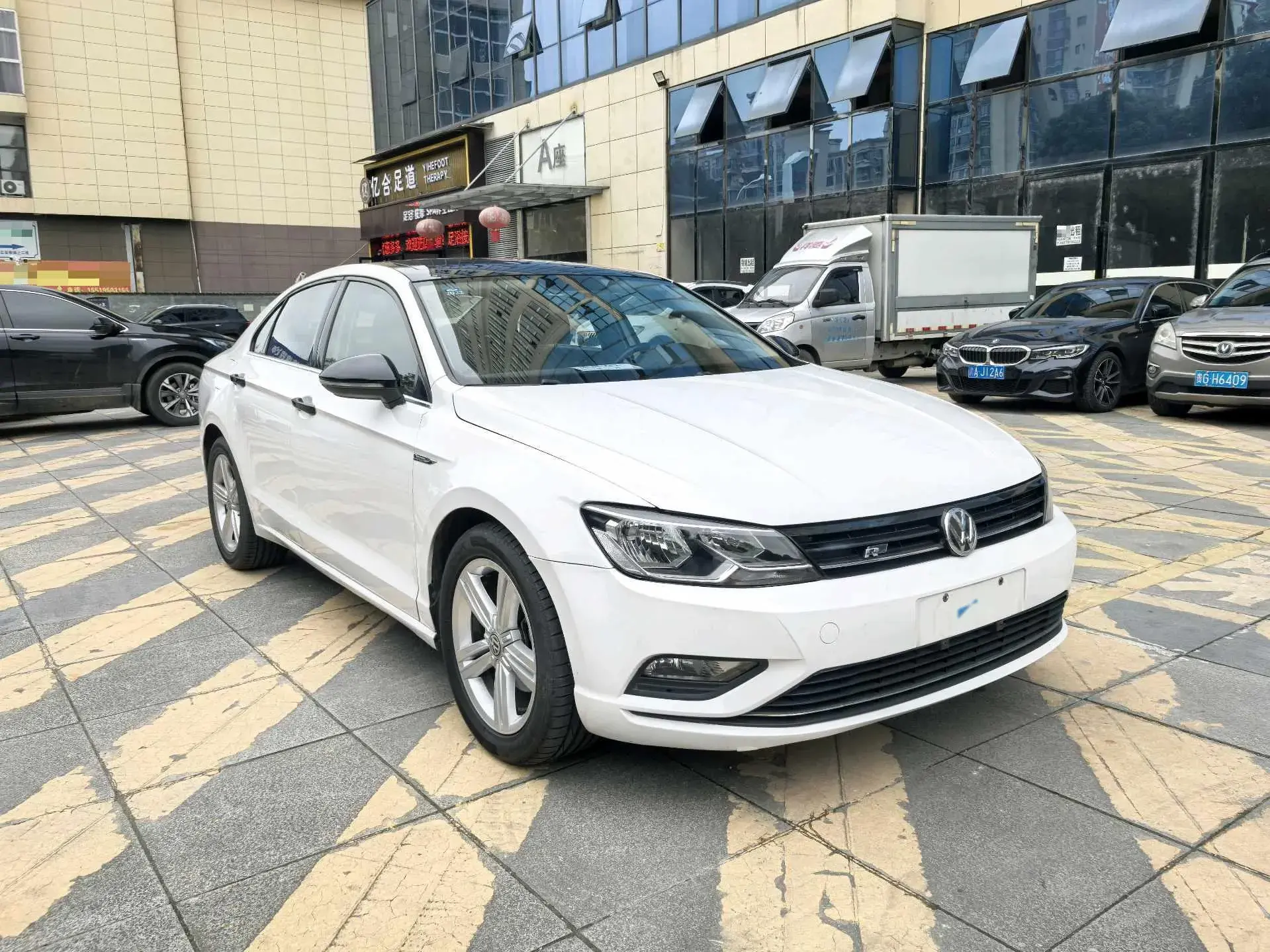 2017 VOLKSWAGEN LAMANDO thumbnail 3