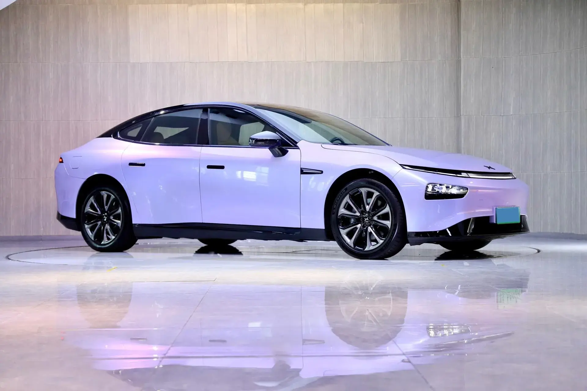 2022 XPENG P7 thumbnail 4