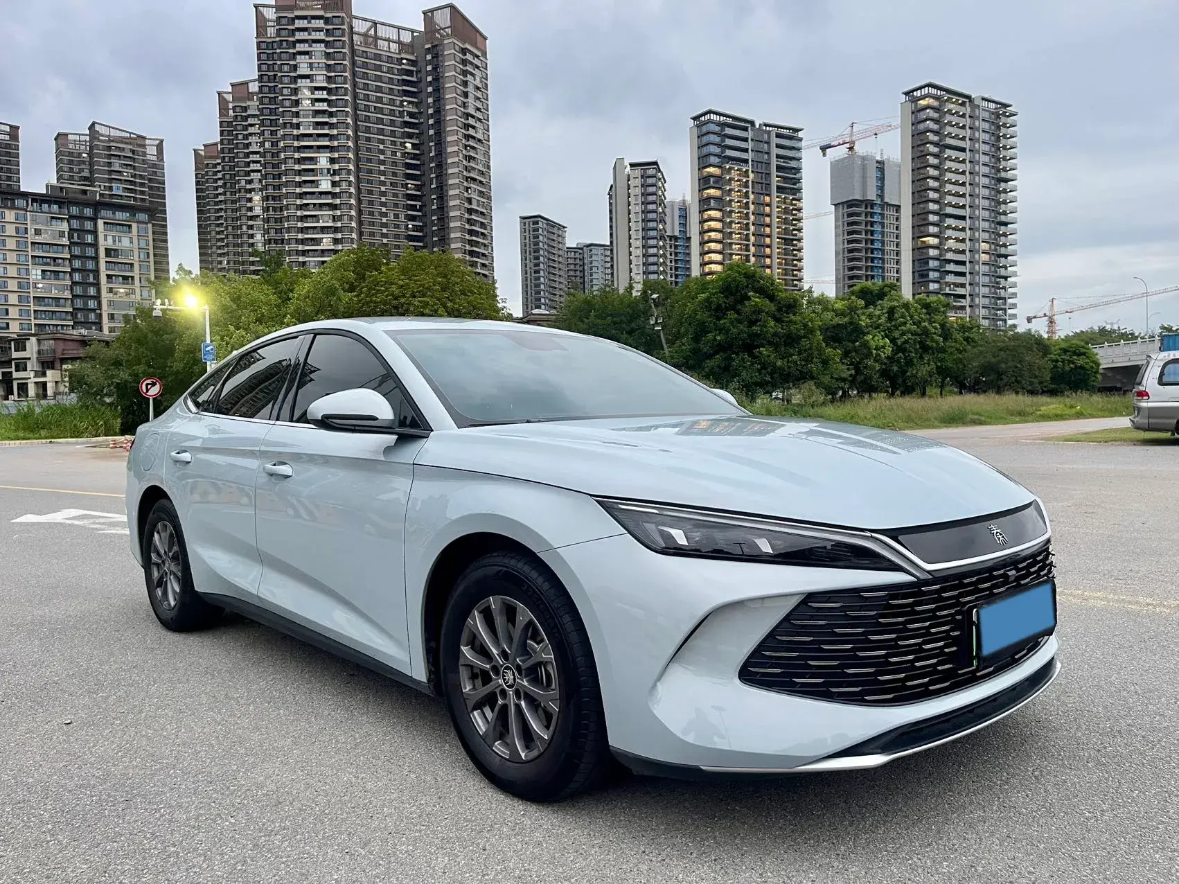 2024 BYD QINL thumbnail 3