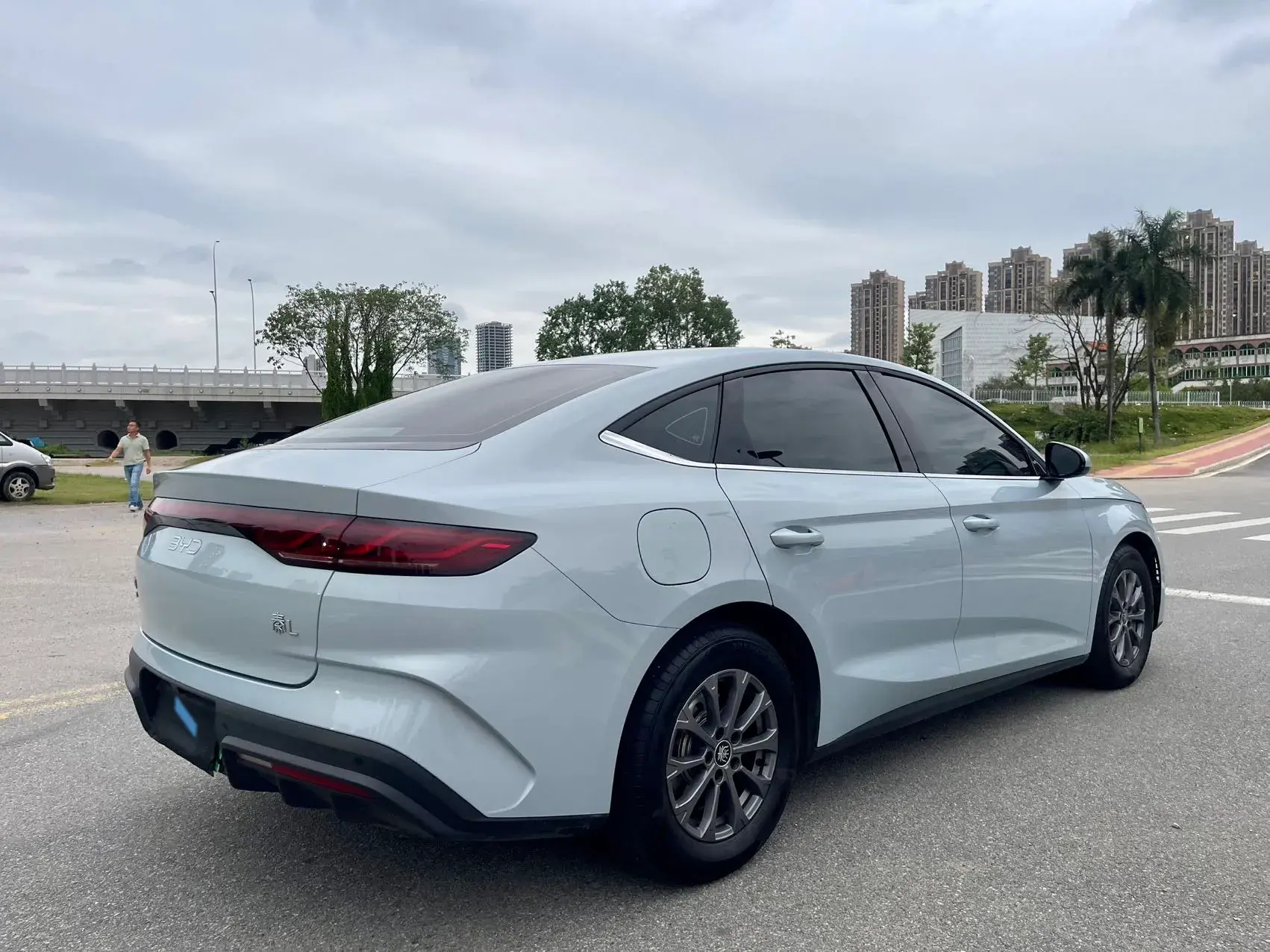 2024 BYD QINL thumbnail 4