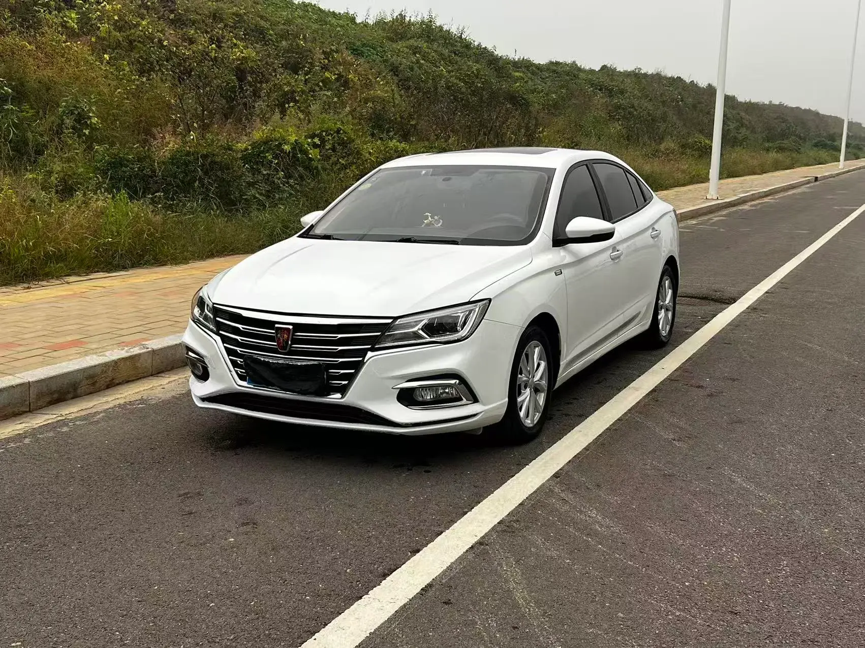 2020 ROEWE I5 view 1