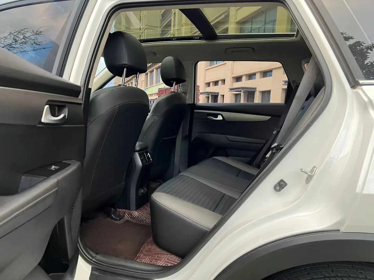 2018 KIA SPORTAGE thumbnail 4