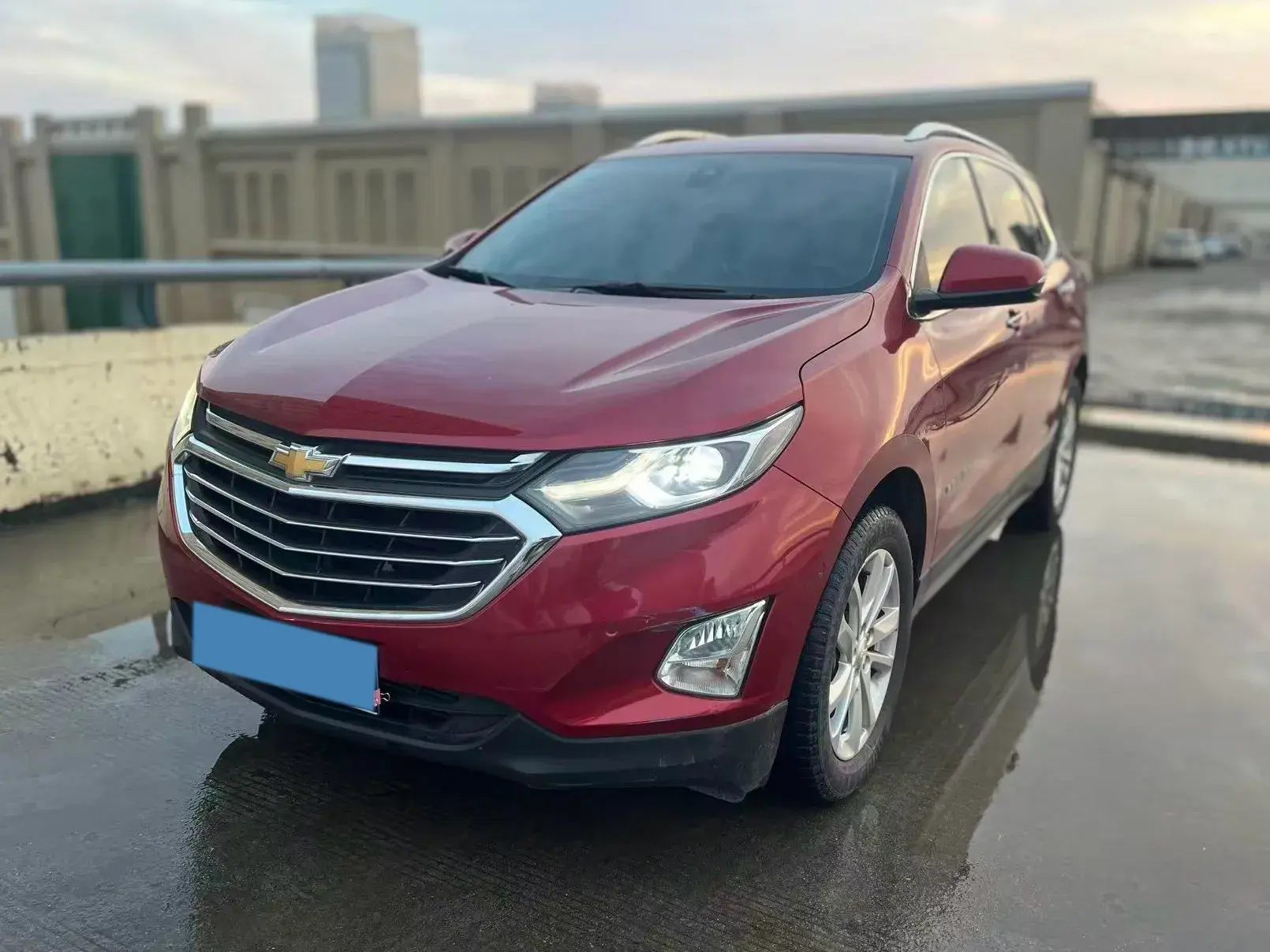 2018 CHEVROLET EQUINOX view 1