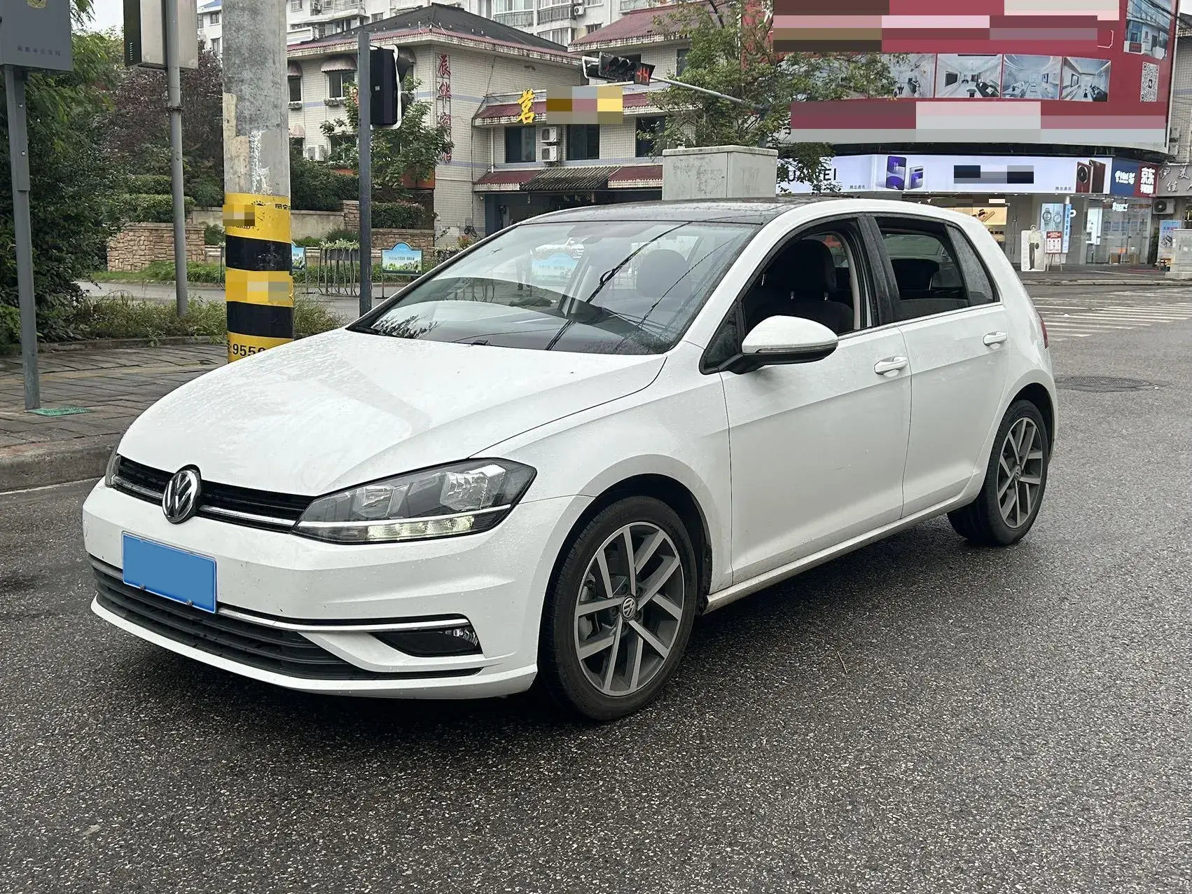 2020 VOLKSWAGEN GOLF view 1