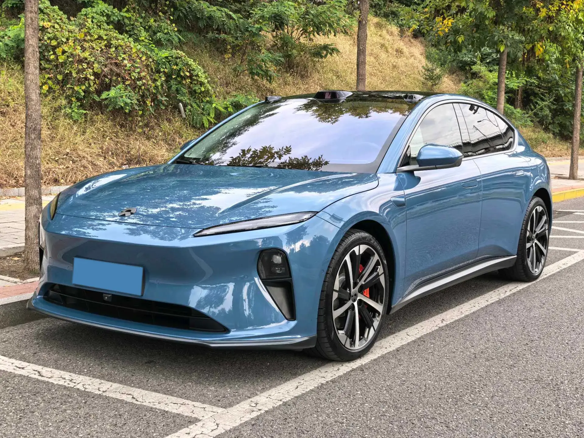 2022 NIO ET5 view 1