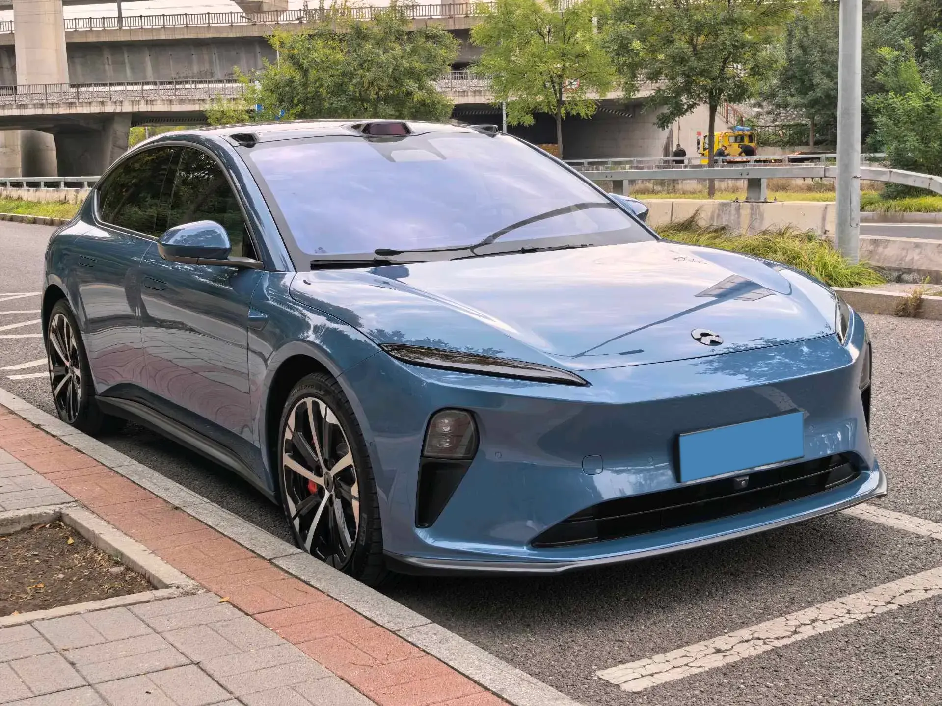 2022 NIO ET5 thumbnail 3