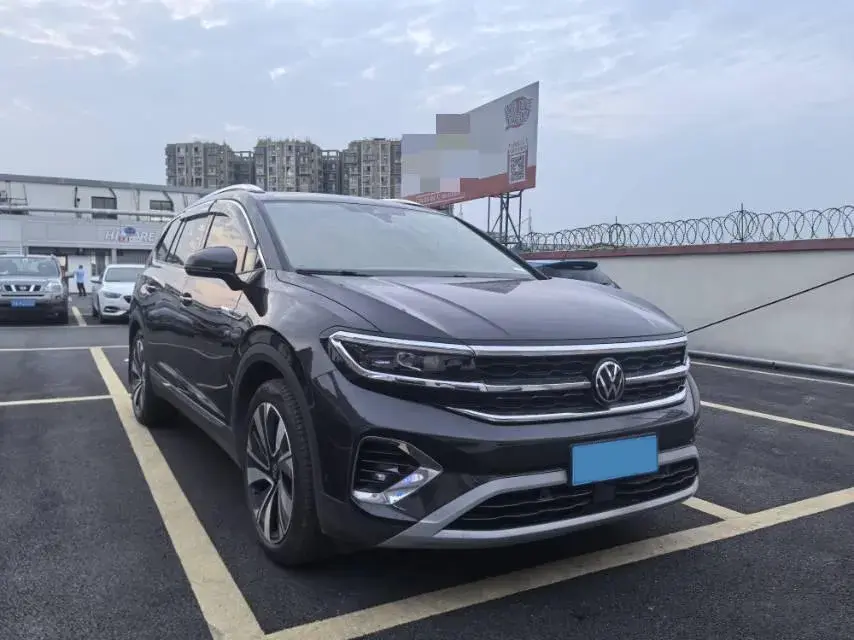 2023 VOLKSWAGEN TALAGON thumbnail 3