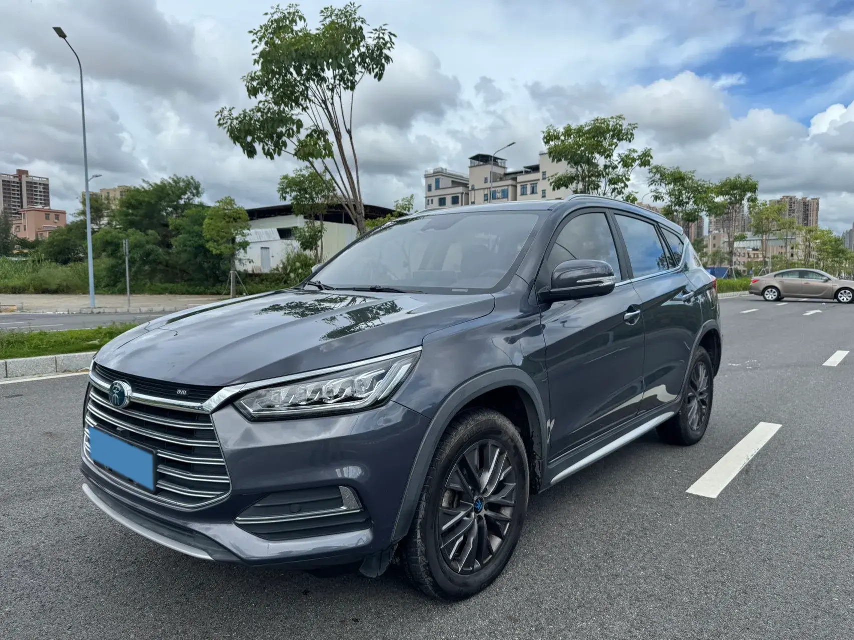 2019 BYD SONG view 1