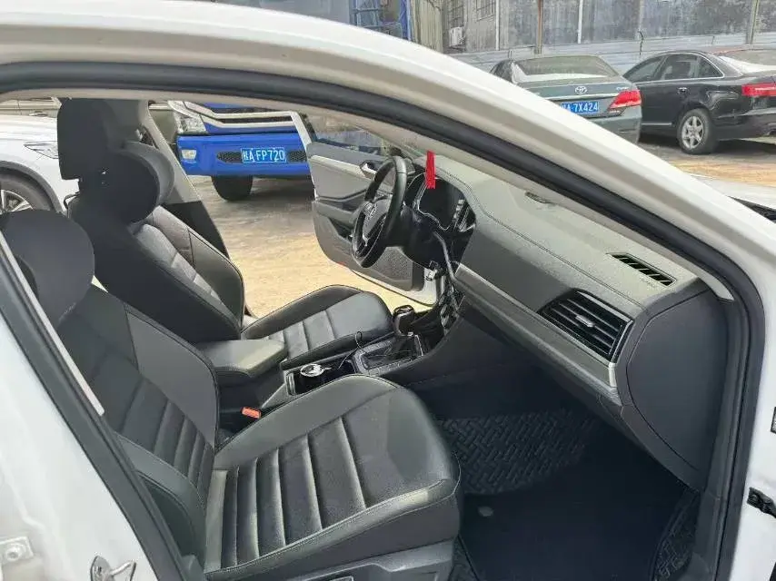 2022 VOLKSWAGEN SAGITAR thumbnail 4