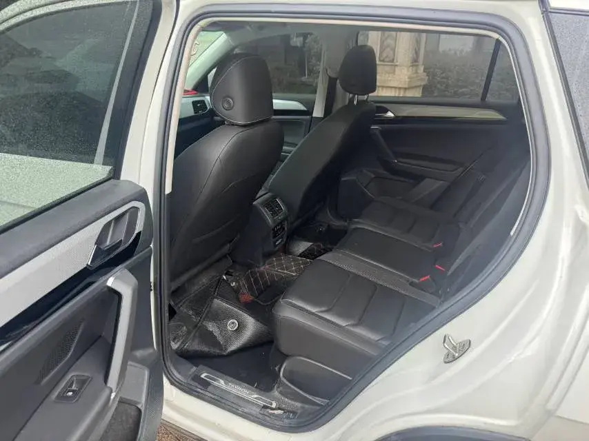 2021 VOLKSWAGEN TAYRON thumbnail 4