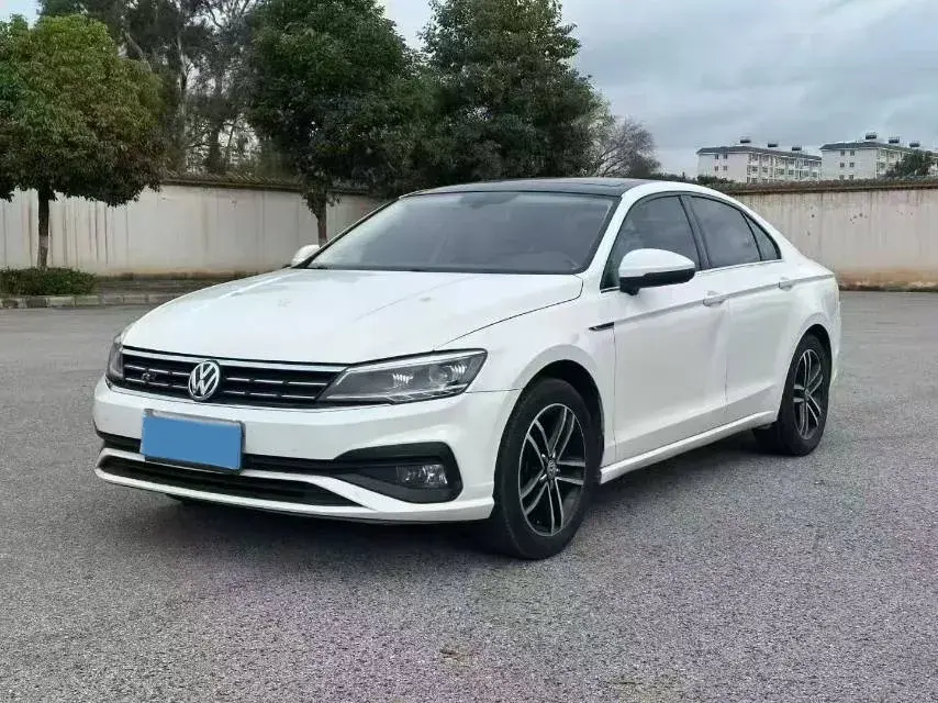 2021 VOLKSWAGEN LAMANDO view 1