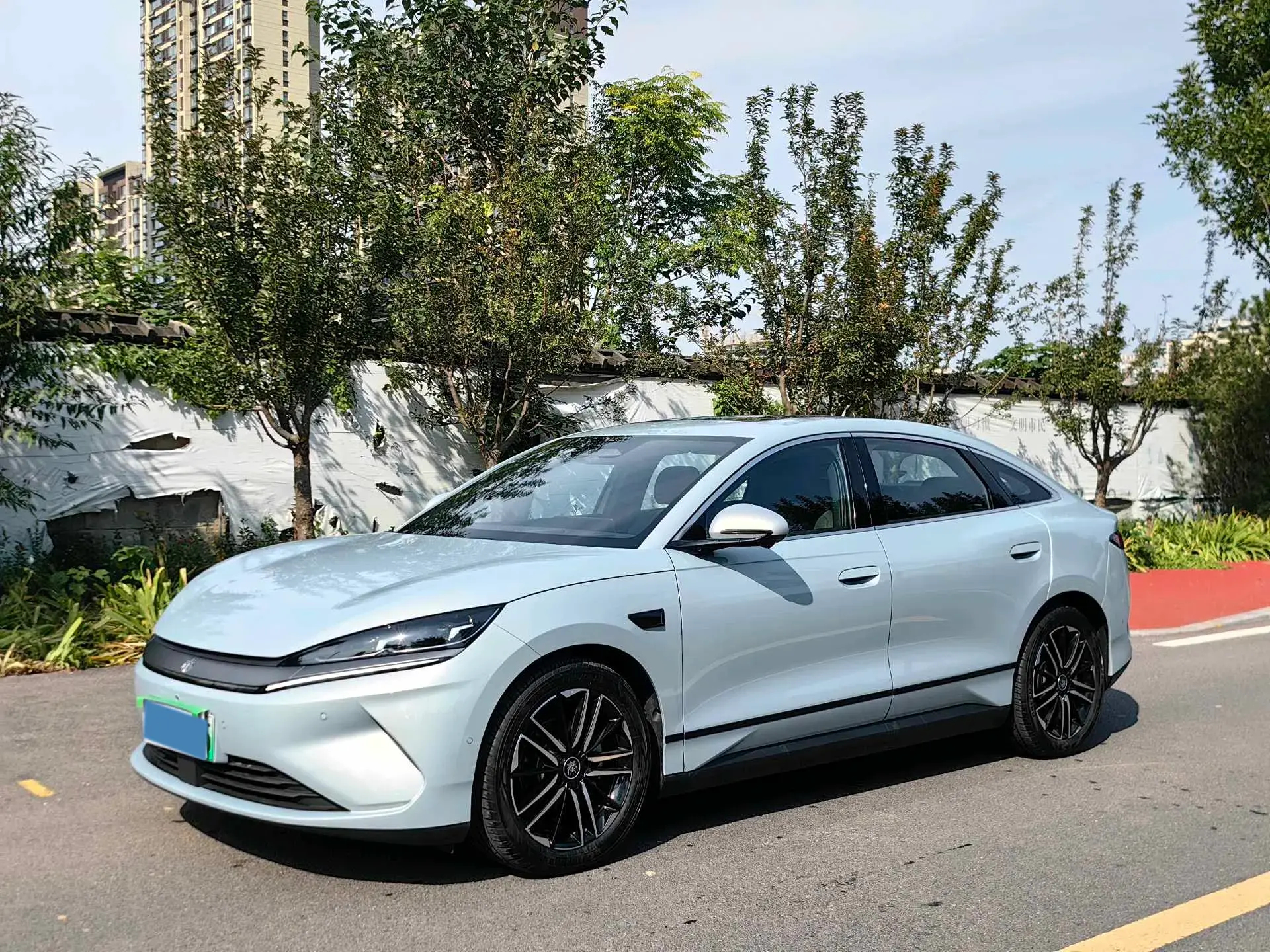 2025 BYD QINL view 1