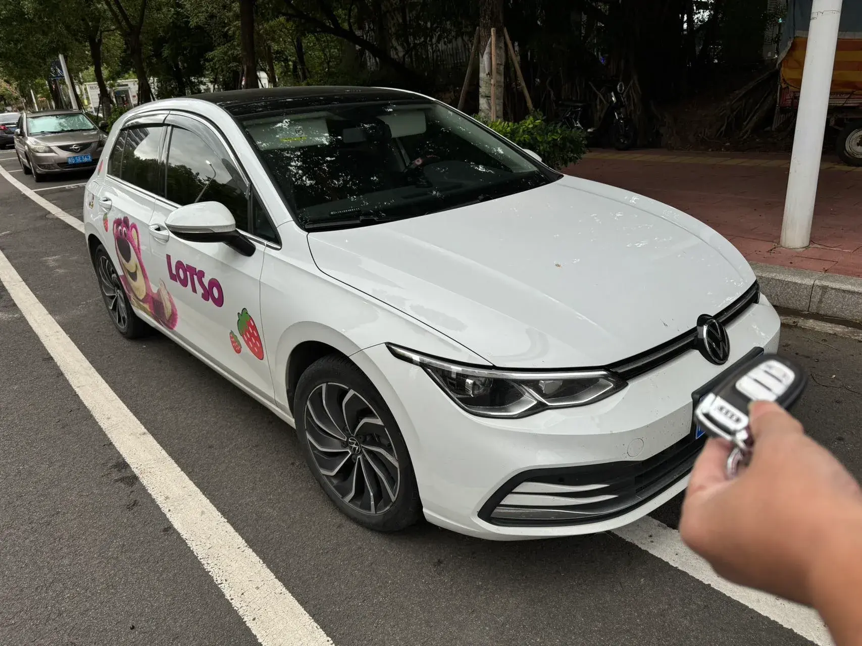 2021 VOLKSWAGEN GOLF thumbnail 3