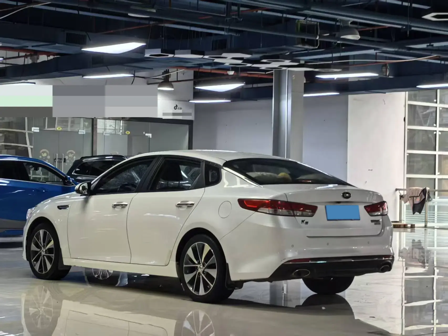 2017 KIA K5 thumbnail 3