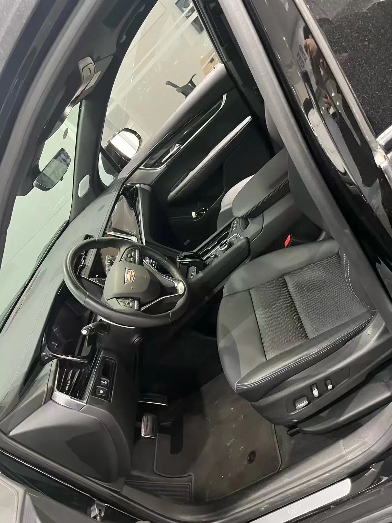 2025 CADILLAC XT6 thumbnail 3