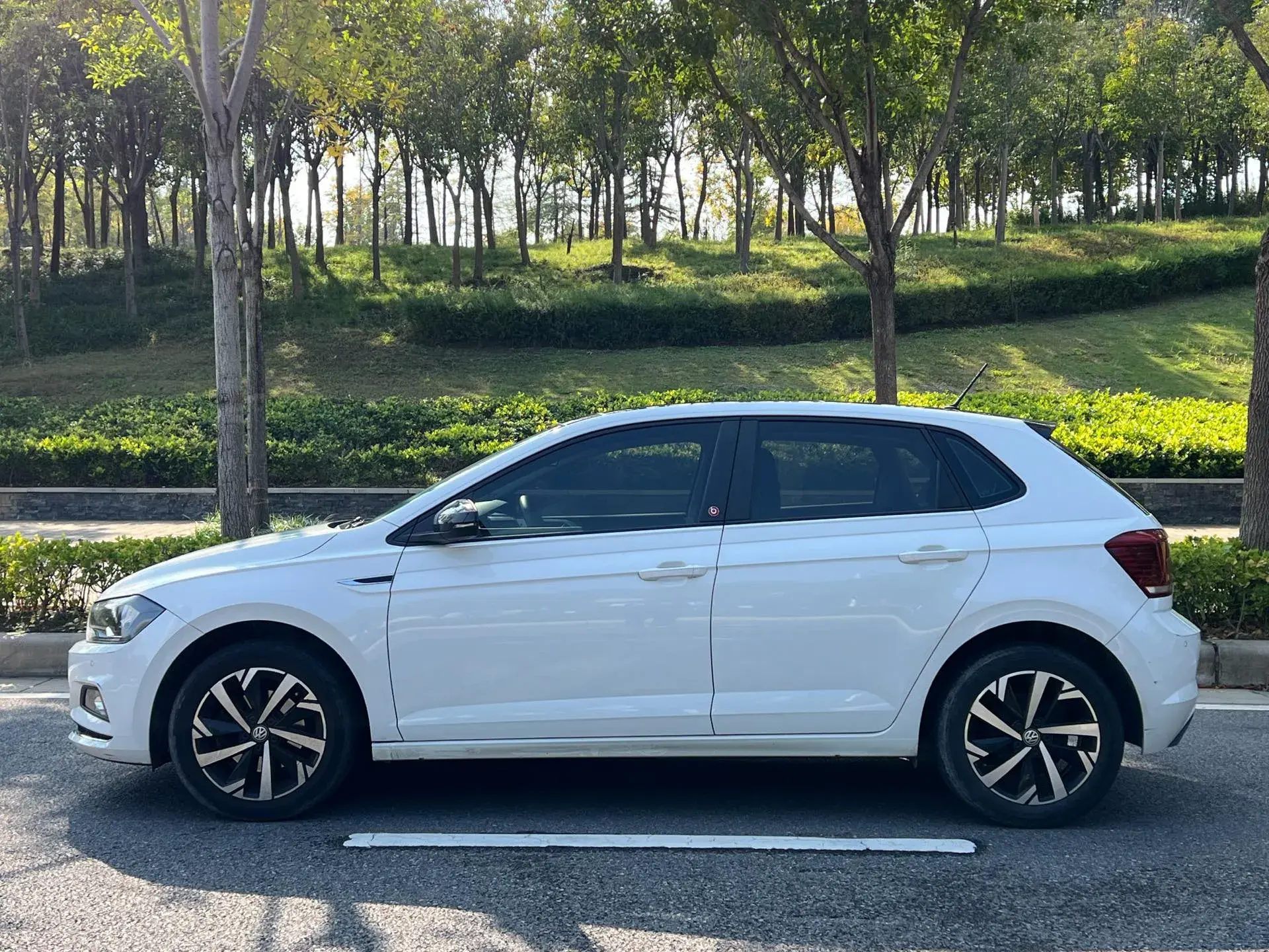 2019 VOLKSWAGEN POLO thumbnail 2