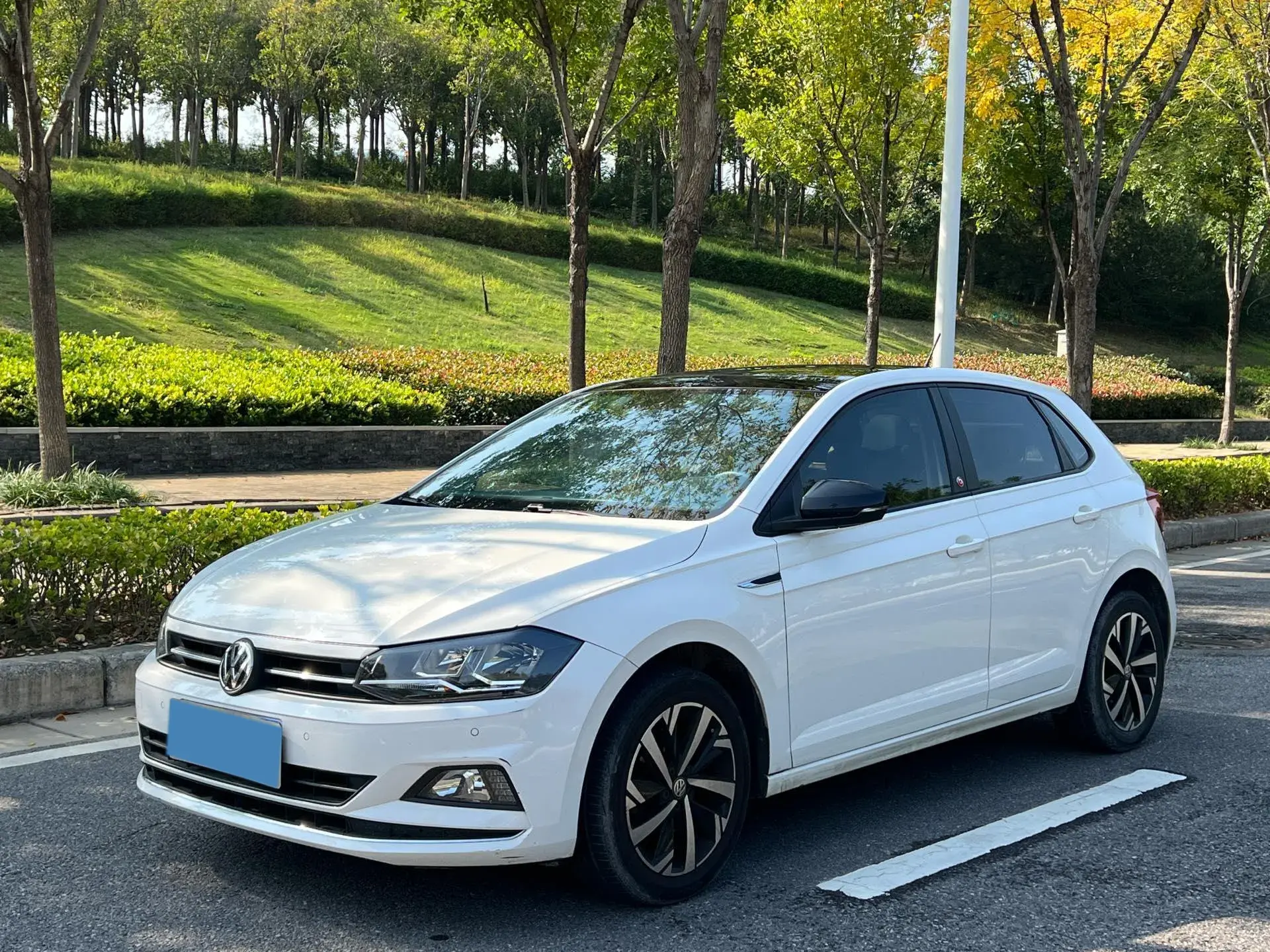2019 VOLKSWAGEN POLO view 1