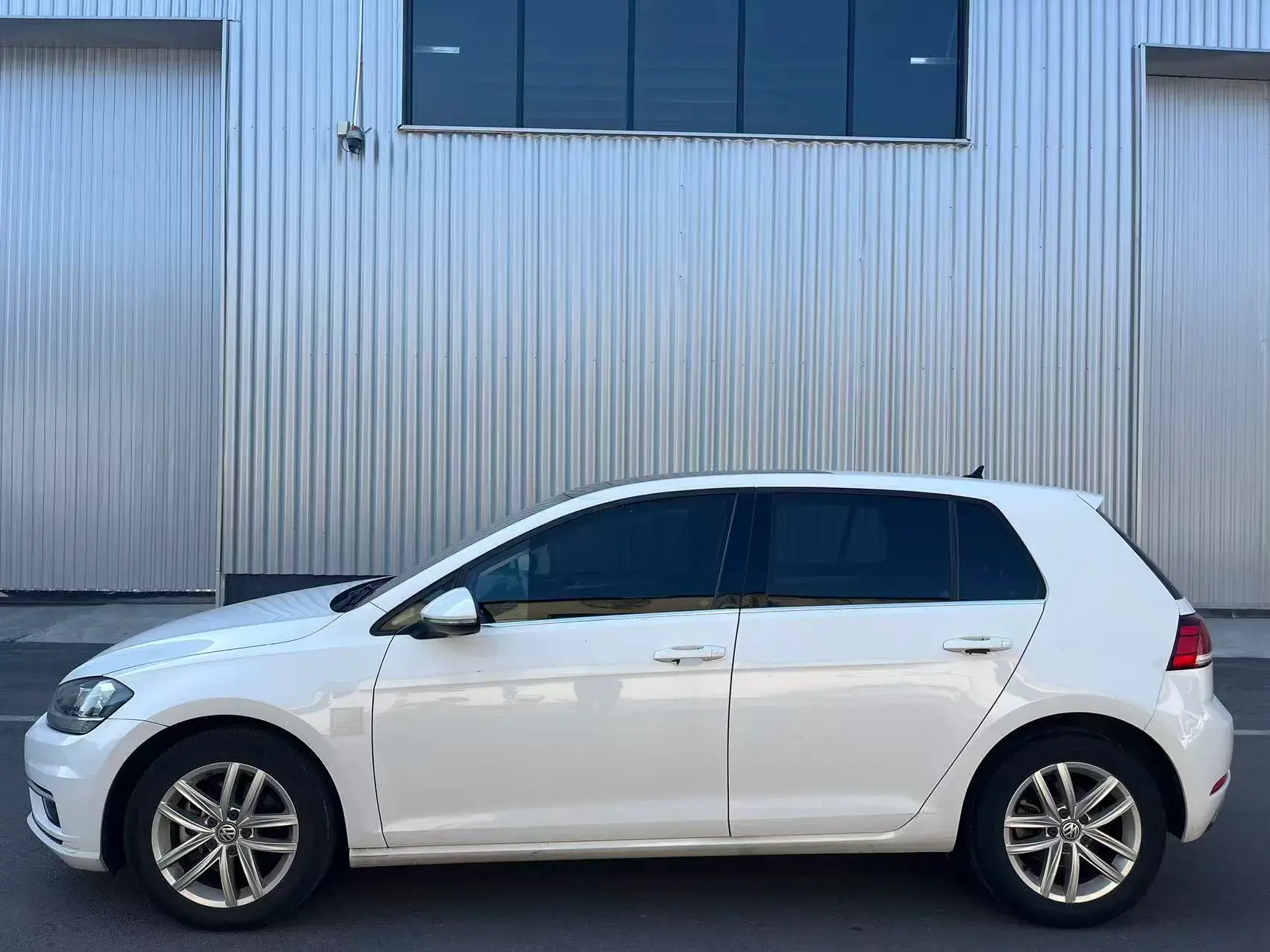 2019 VOLKSWAGEN GOLF thumbnail 3