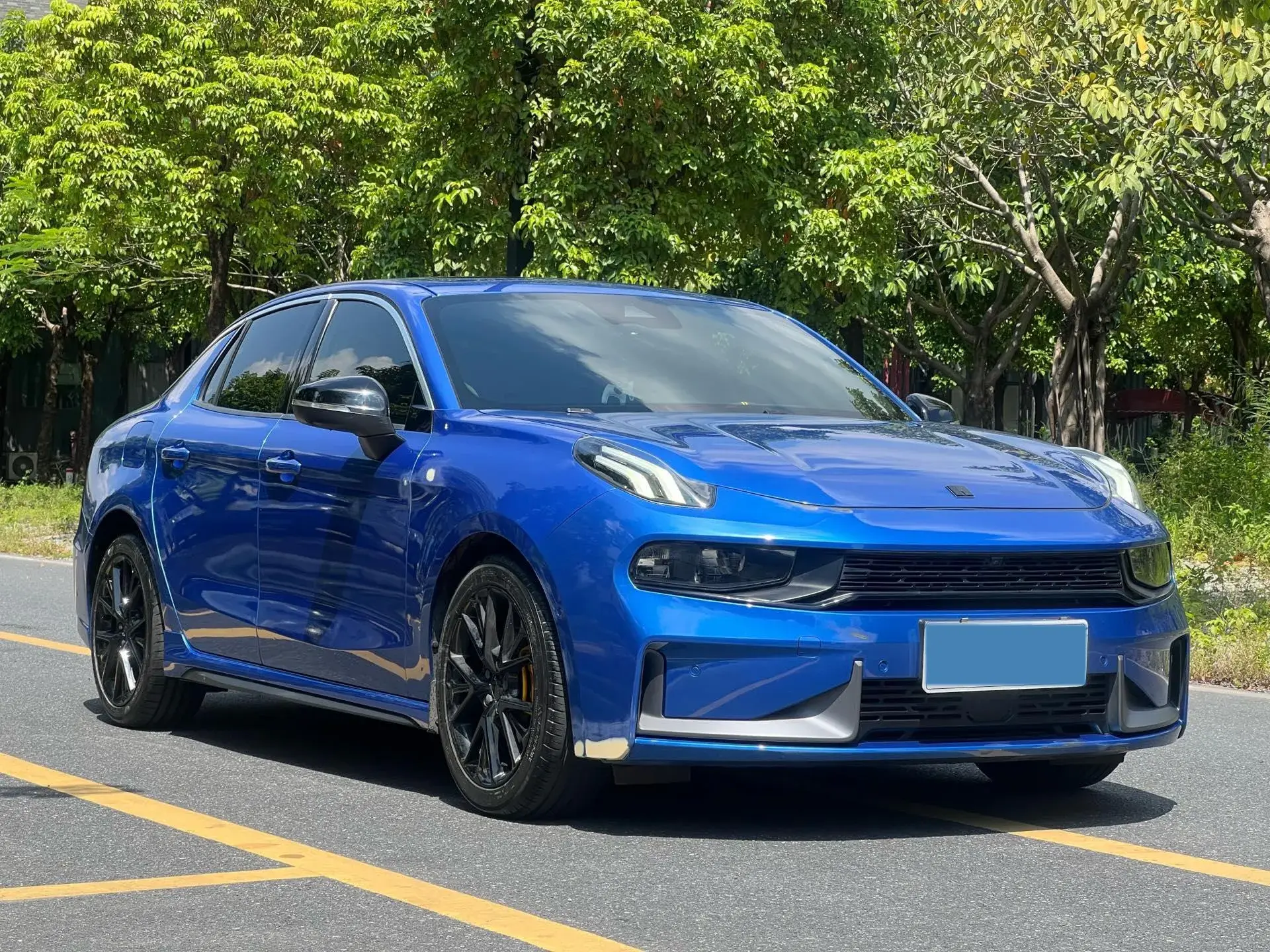 2019 LYNK&CO 03 thumbnail 3