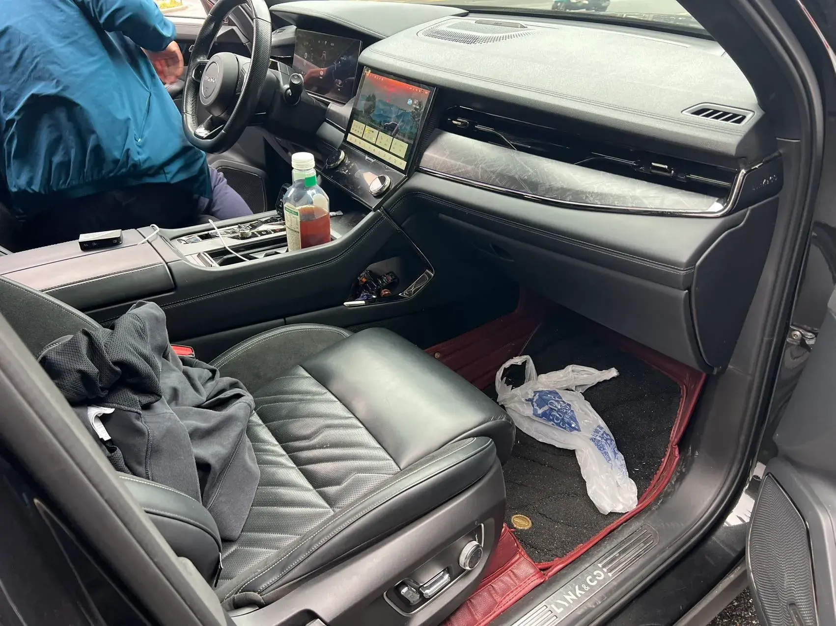 2021 LYNK&CO 09 thumbnail 3