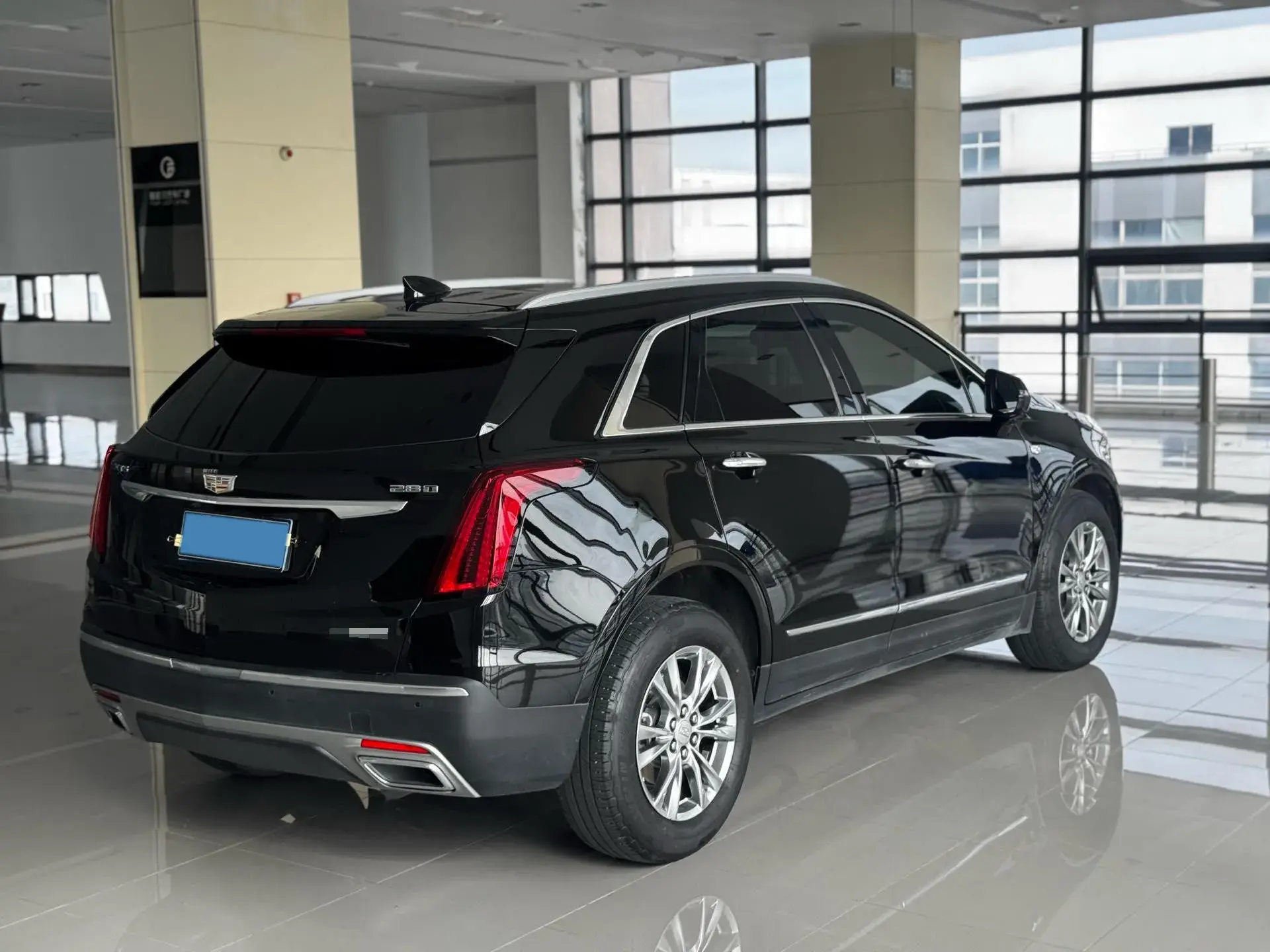 2021 CADILLAC XT5 thumbnail 4
