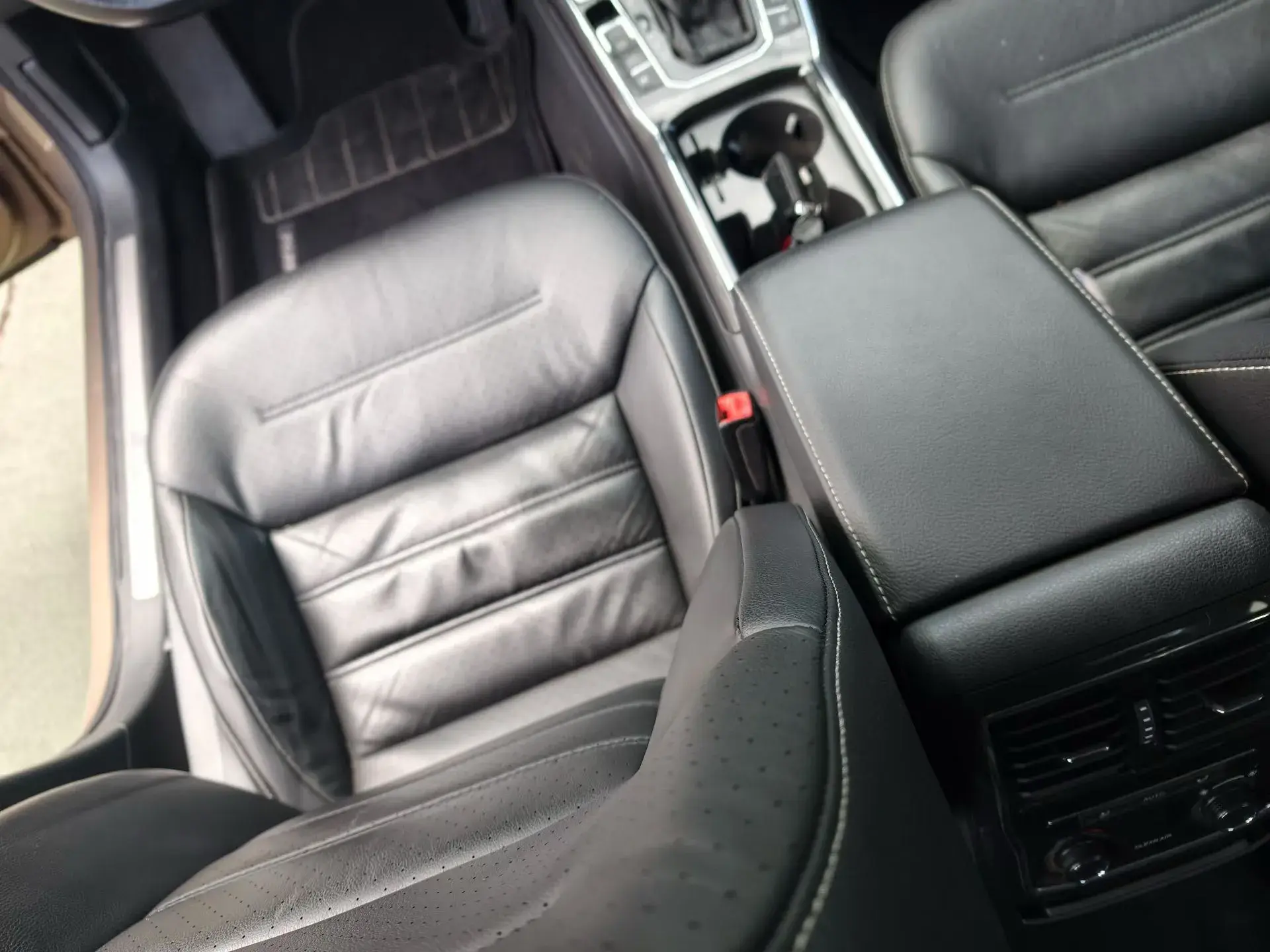 2017 VOLKSWAGEN PASSAT thumbnail 2