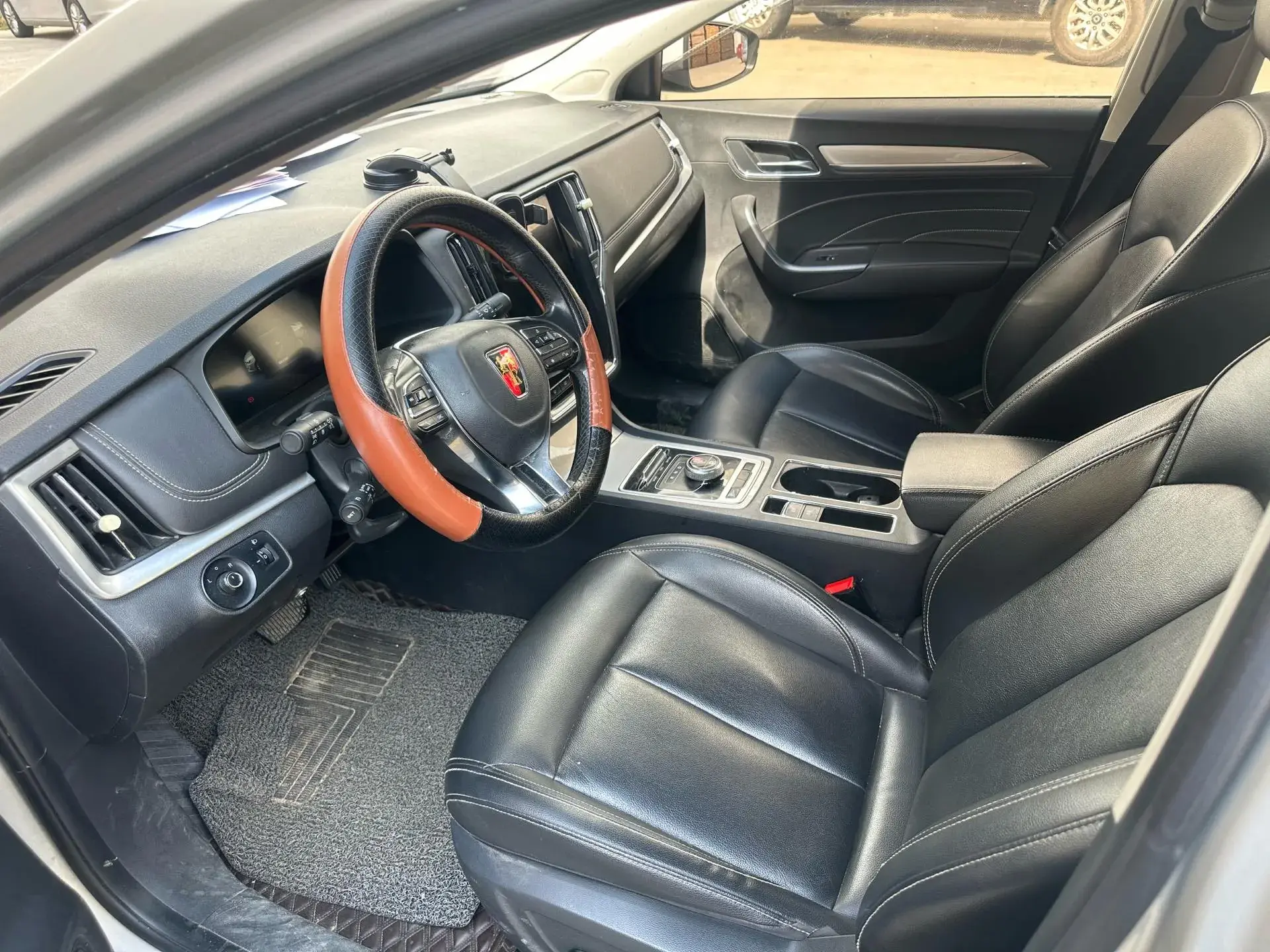 2017 ROEWE I6 thumbnail 3