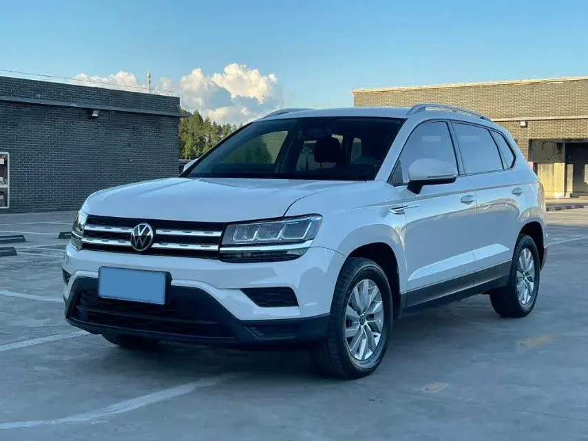 2021 VOLKSWAGEN THARU view 1